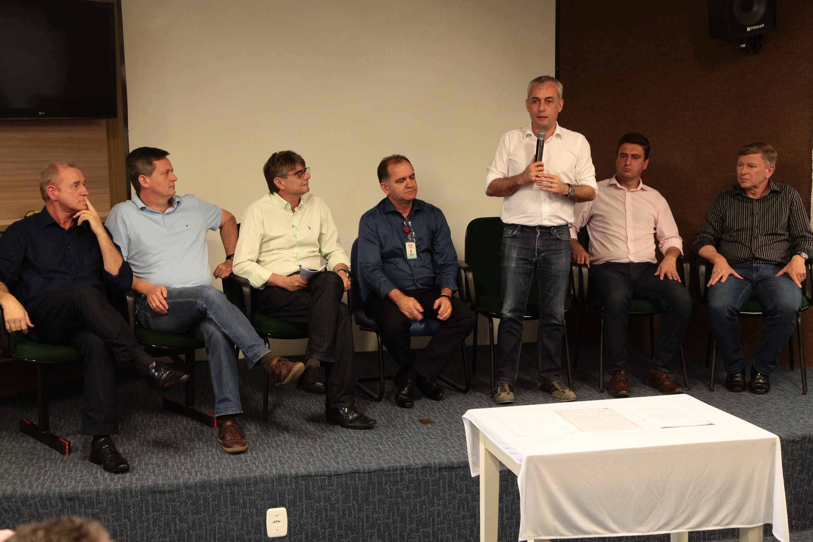 Vistoria das obras no Hospital Regional Alto Vale.