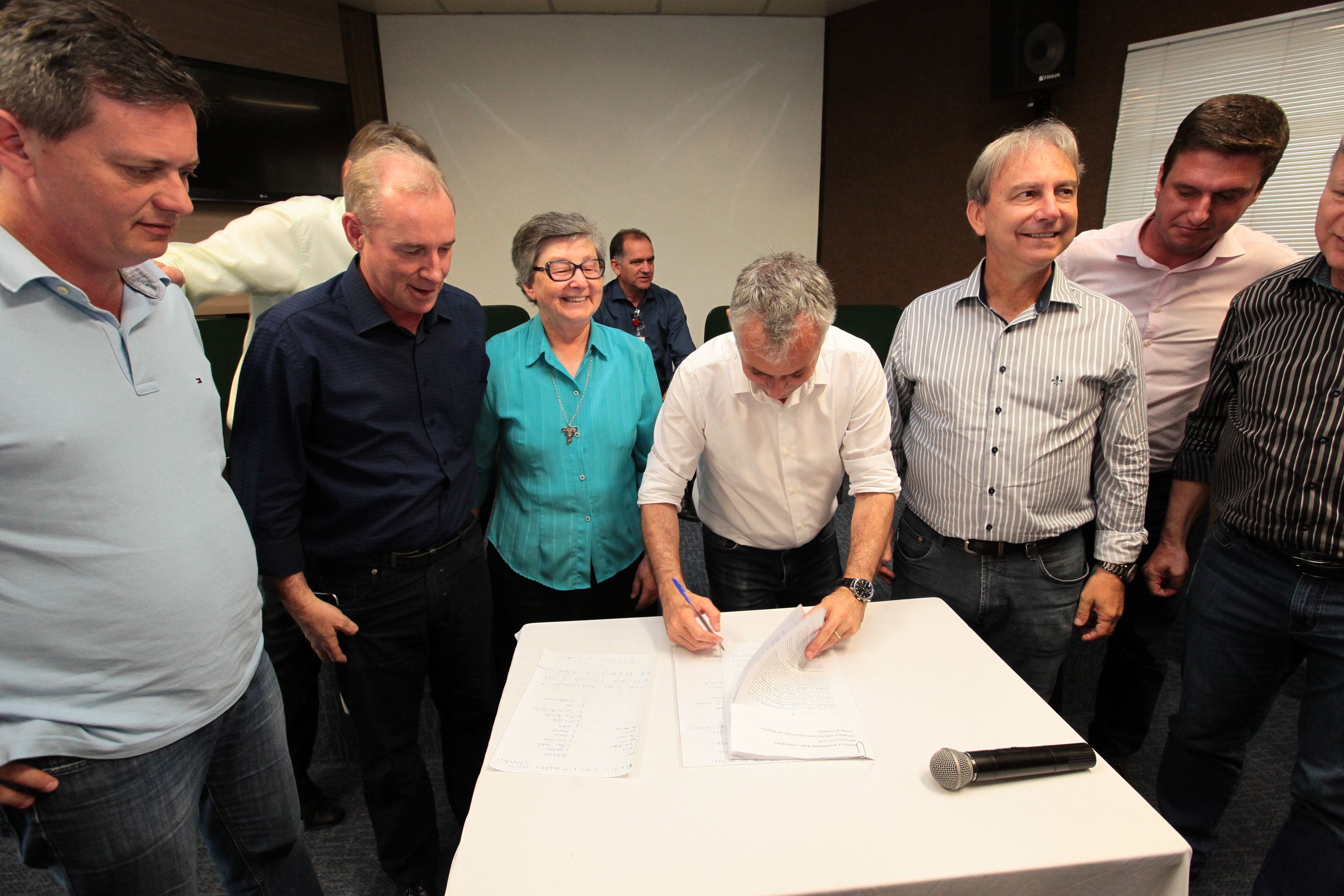 Vistoria das obras no Hospital Regional Alto Vale.
