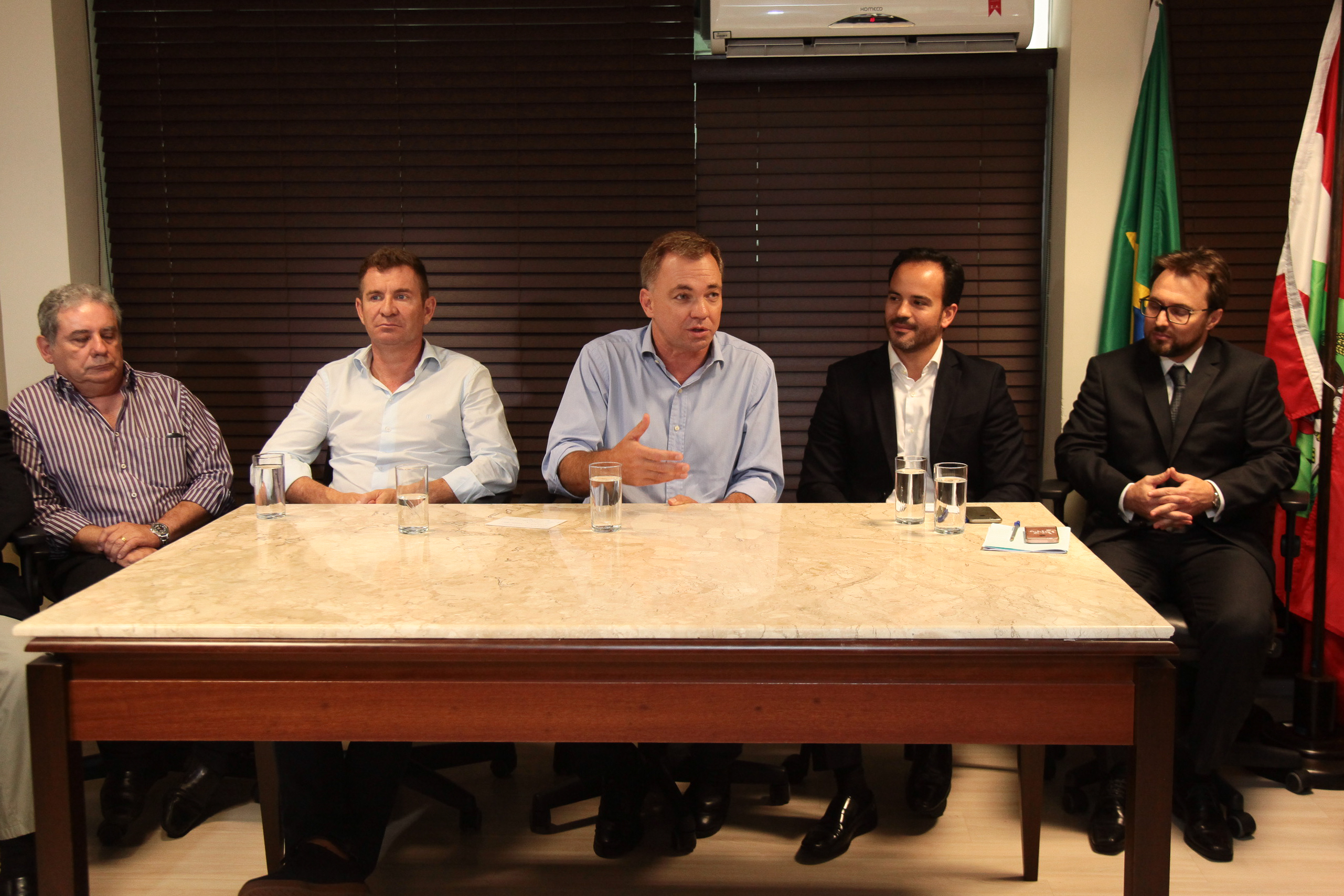 Entrevista coletiva com o Prefeito eleito de Florianópolis Gean Loureiro.