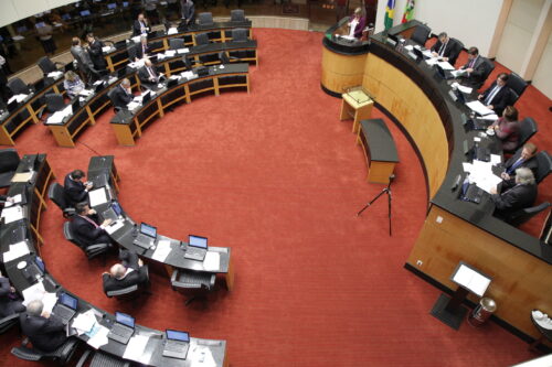 Orçamento para 2017 será votado na manhã desta quinta-fera (15)