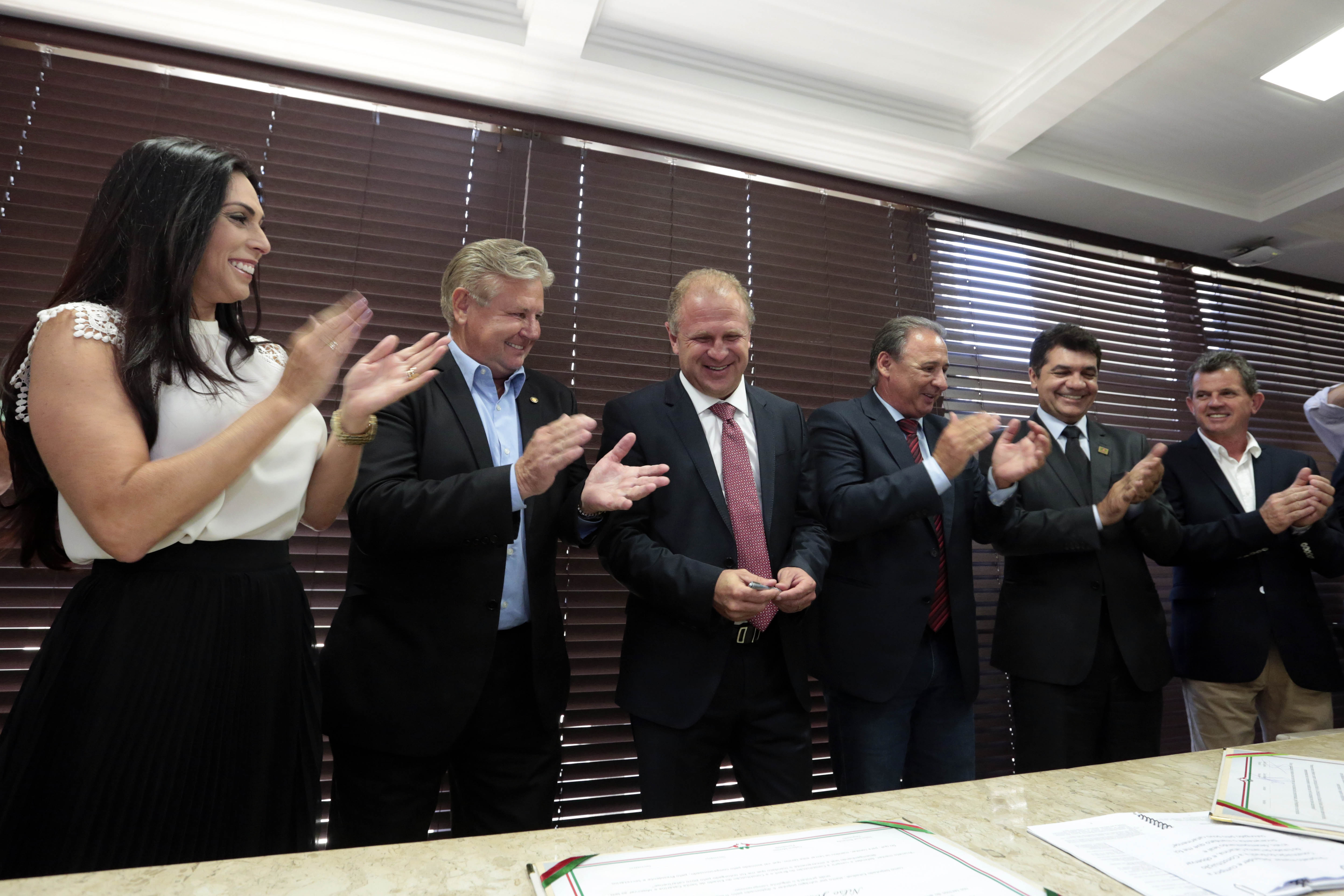 Dóia Guglielmi e Nilso Berlanda são empossados deputados estaduais.