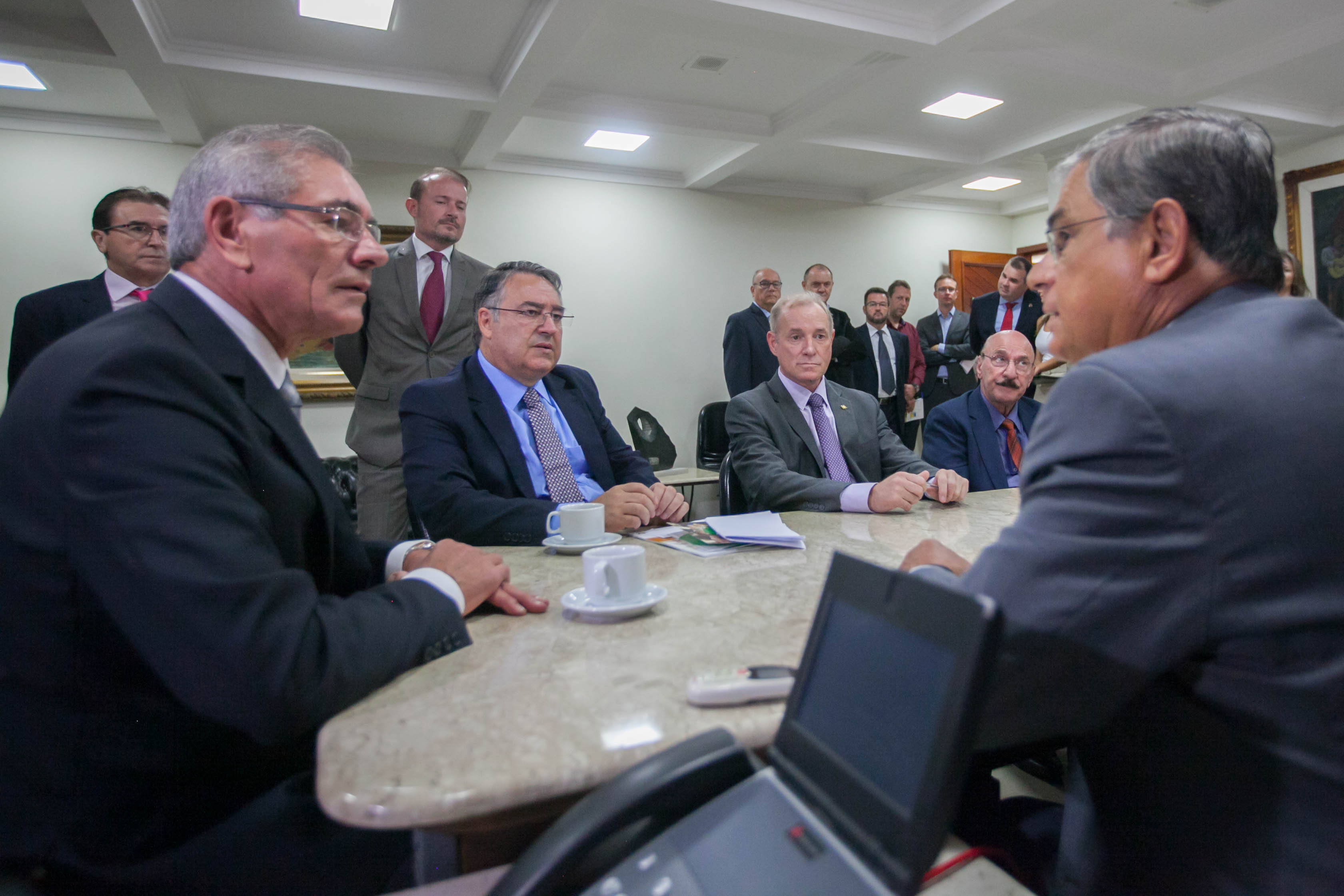 Governador se reune com lideranças da ALESC na Presidência