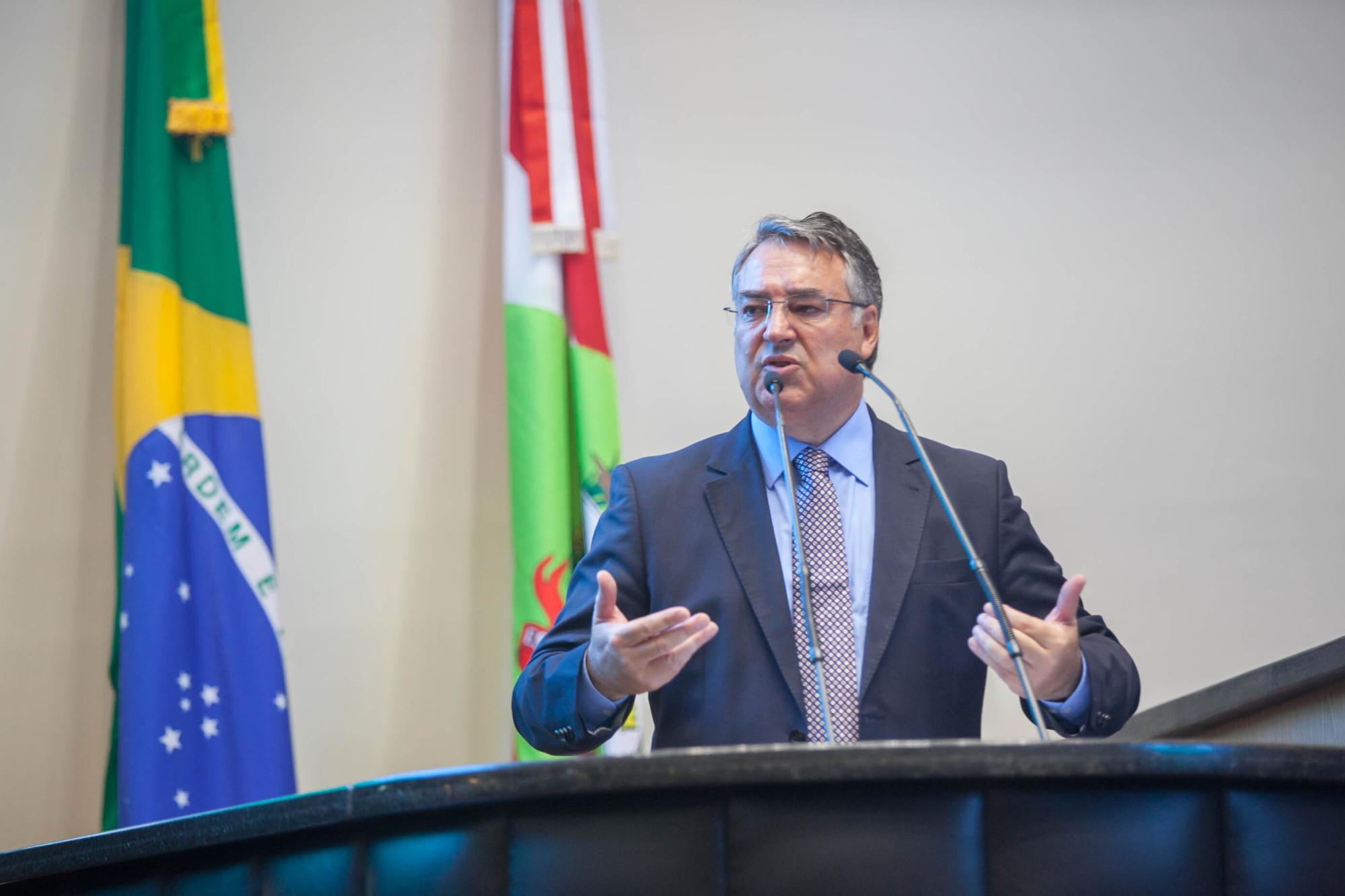 Na Assembleia, governador fala do bom desempenho econômico de SC em 2016