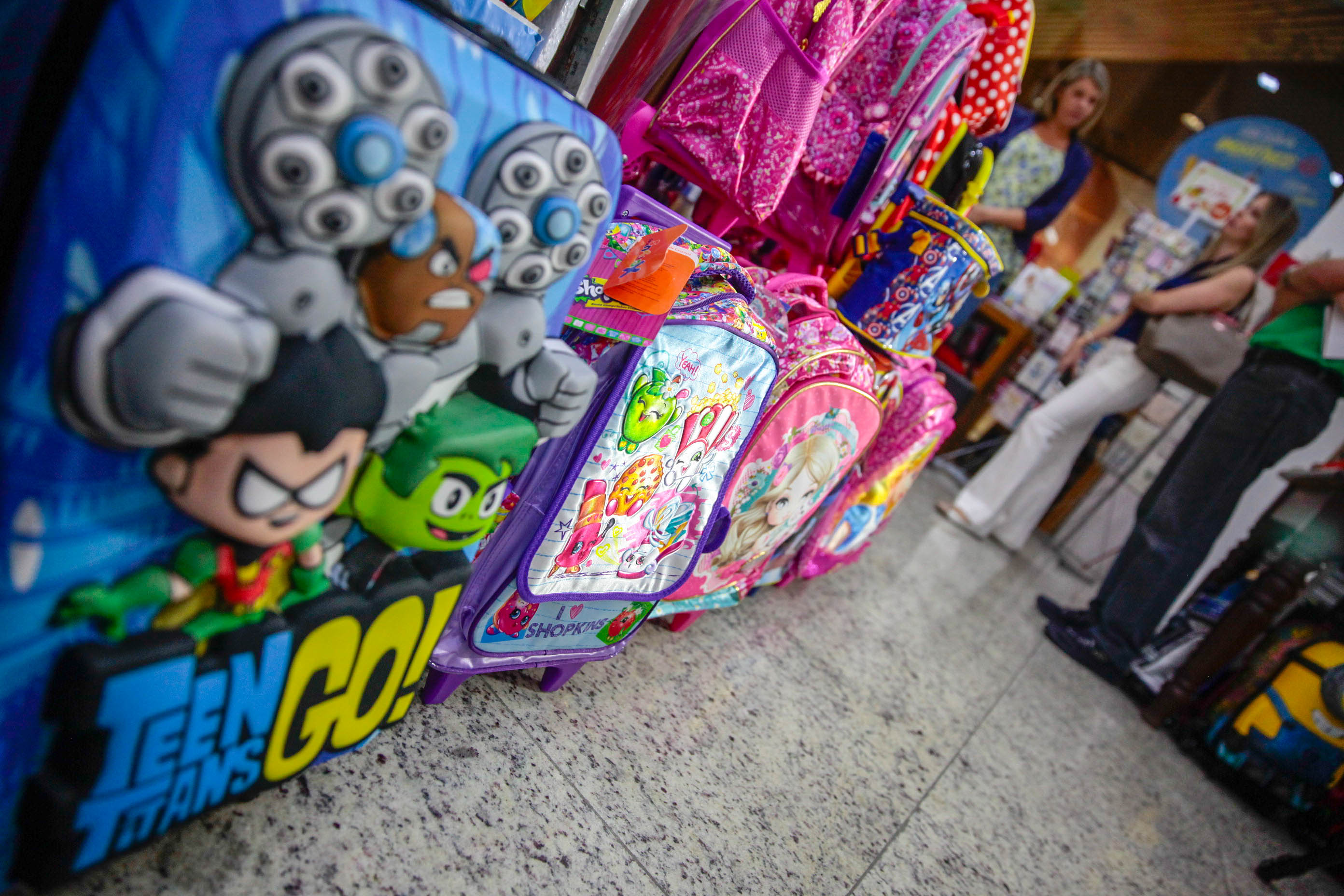 Pais precisam ficar atentos com a escolha da mochila dos filhos