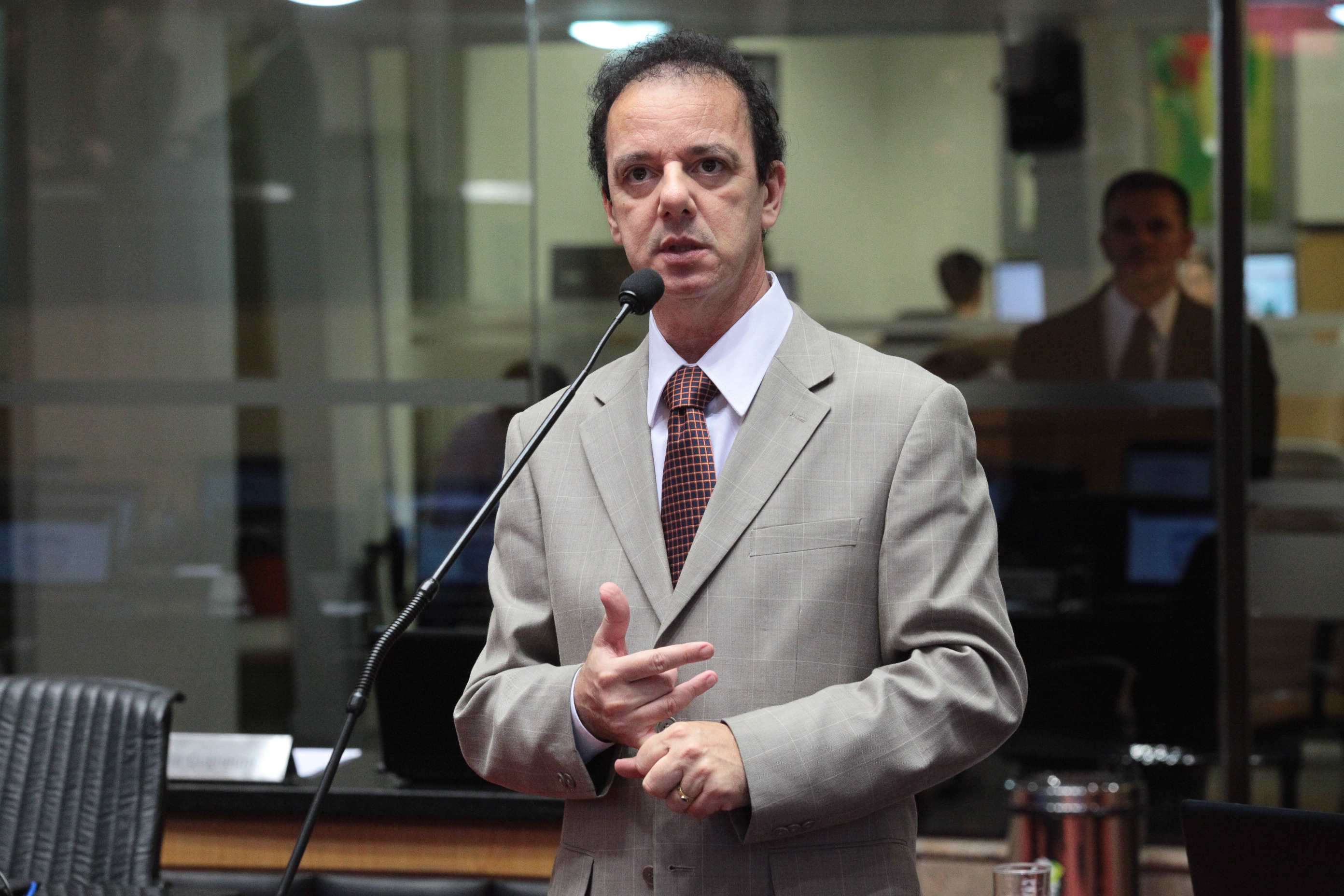 Sessão ordinária. Deputado Ismael dos Santos (PSD) .