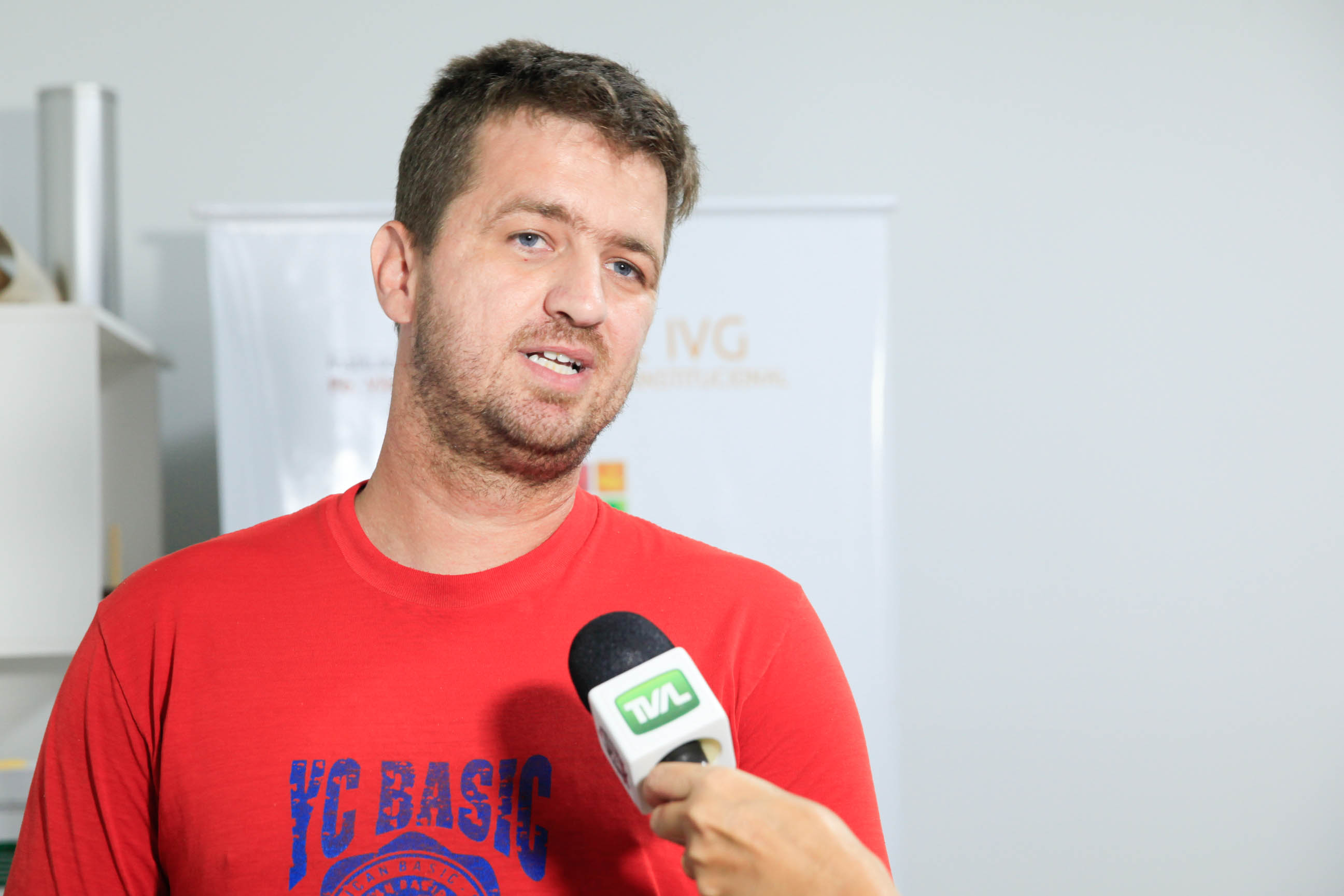 Curso pré-vestibular gratuito. Luiz Fernando Scheffer, analista administrativo do  Instituto Pe.Vilson Groh.