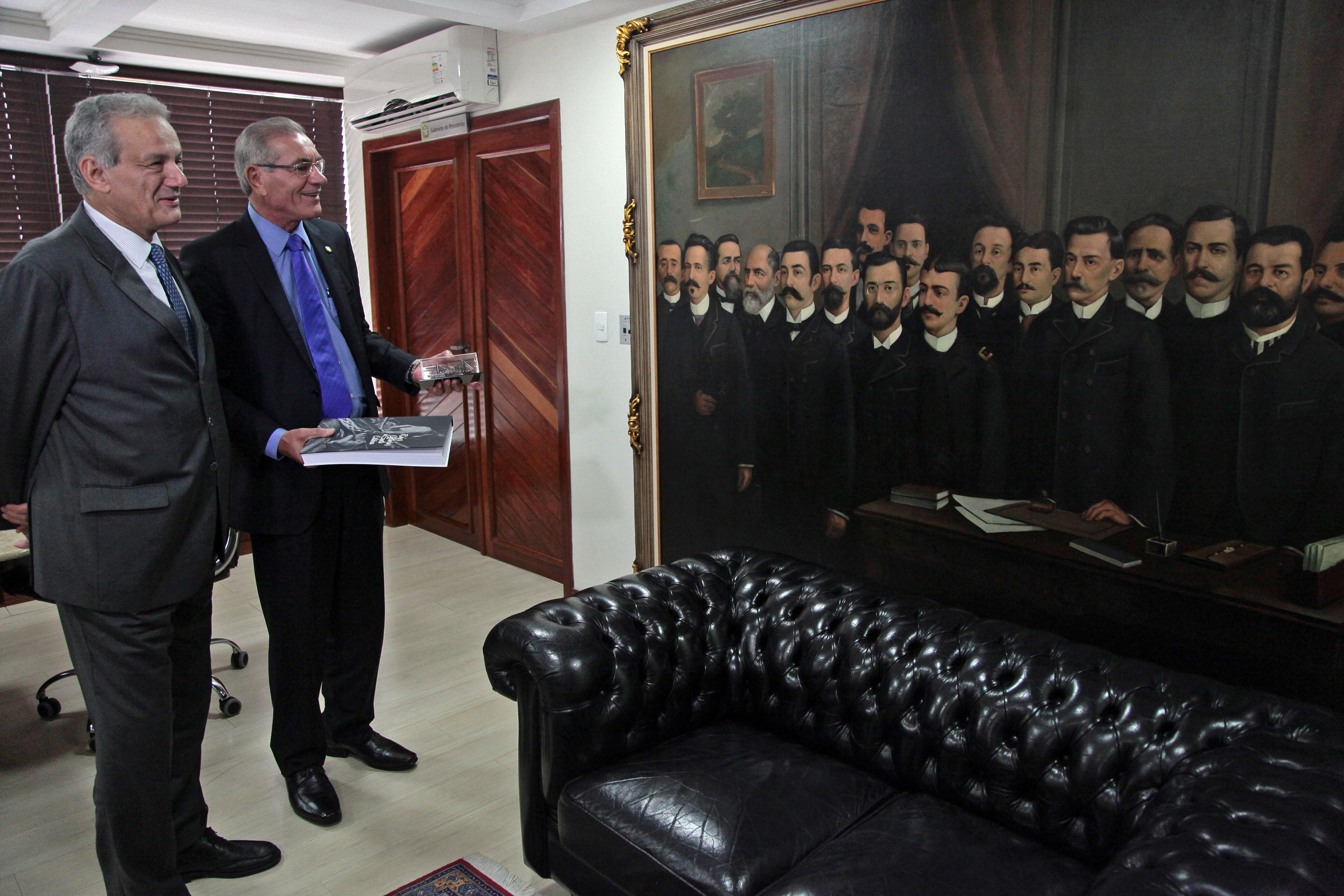 Presidente Silvio Dreveck recebe o Embaixador-chefe do escritório do Itamaraty em SC