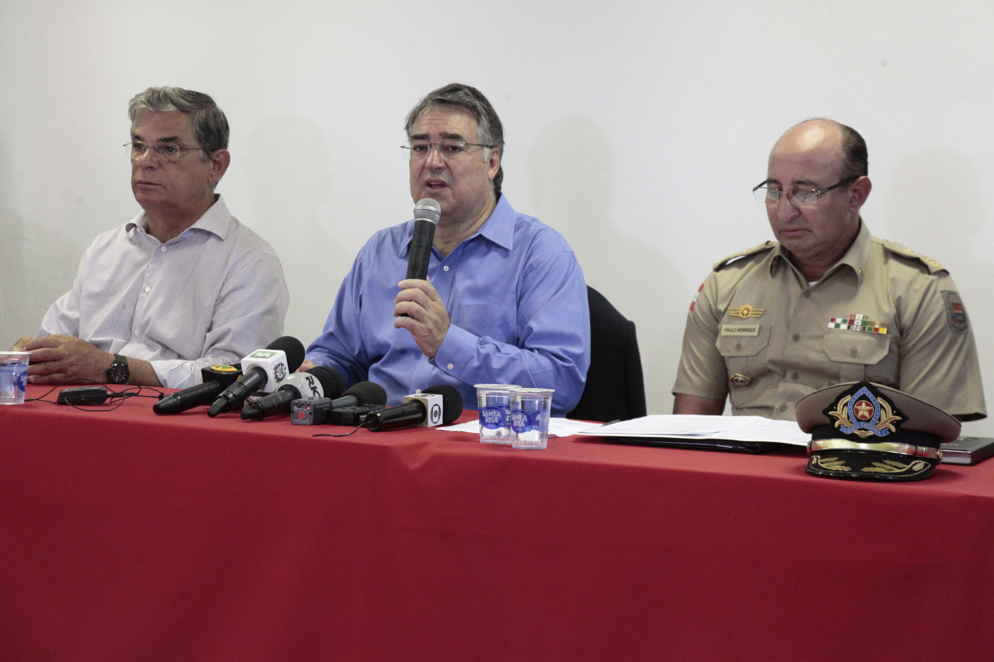 Colombo, o vice-governador Pinho Moreira e o coronel Paulo Henrique Hemm, comandante-geral da PM