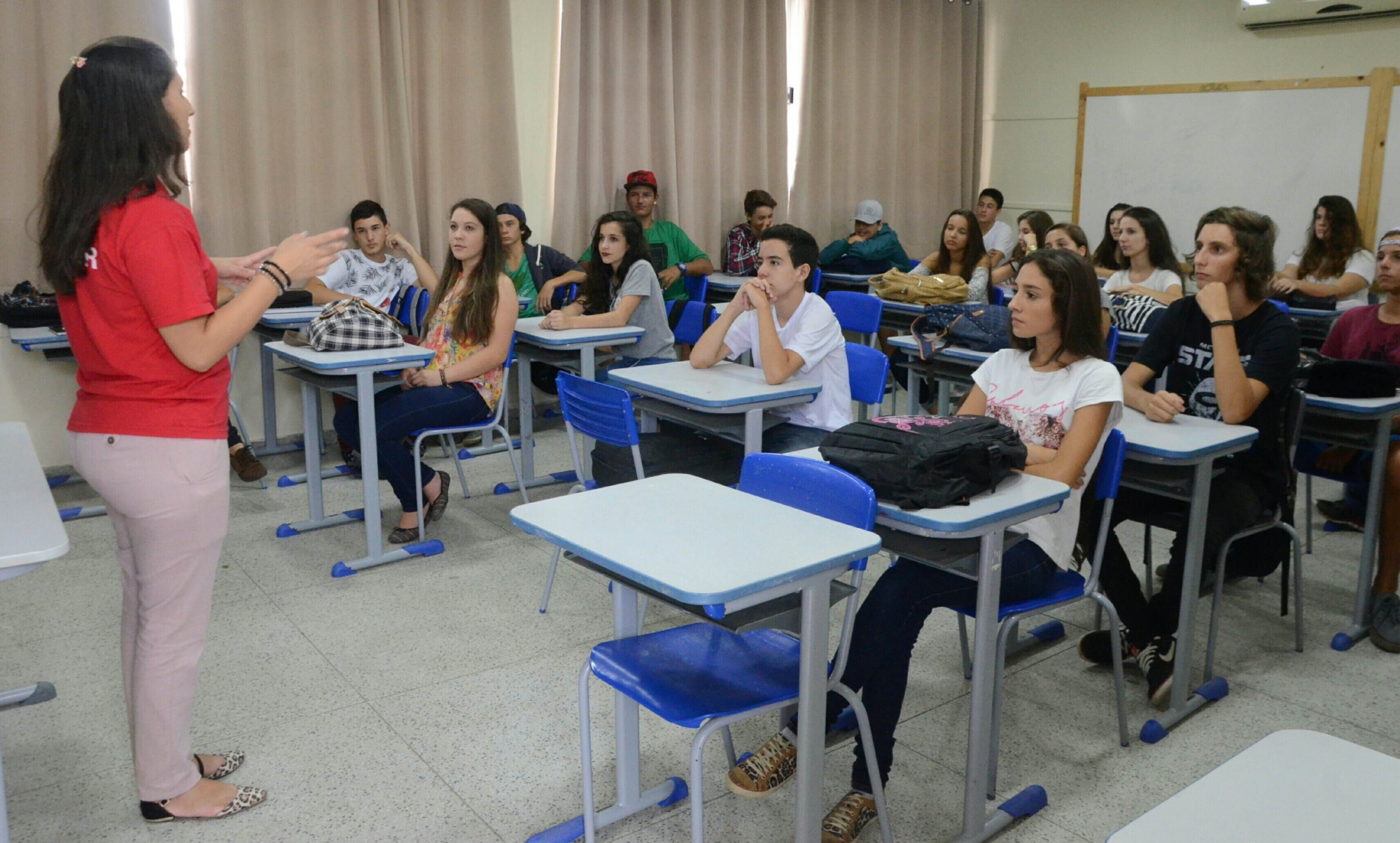 Ensino médio integral será implantado em 16 escolas da rede estadual