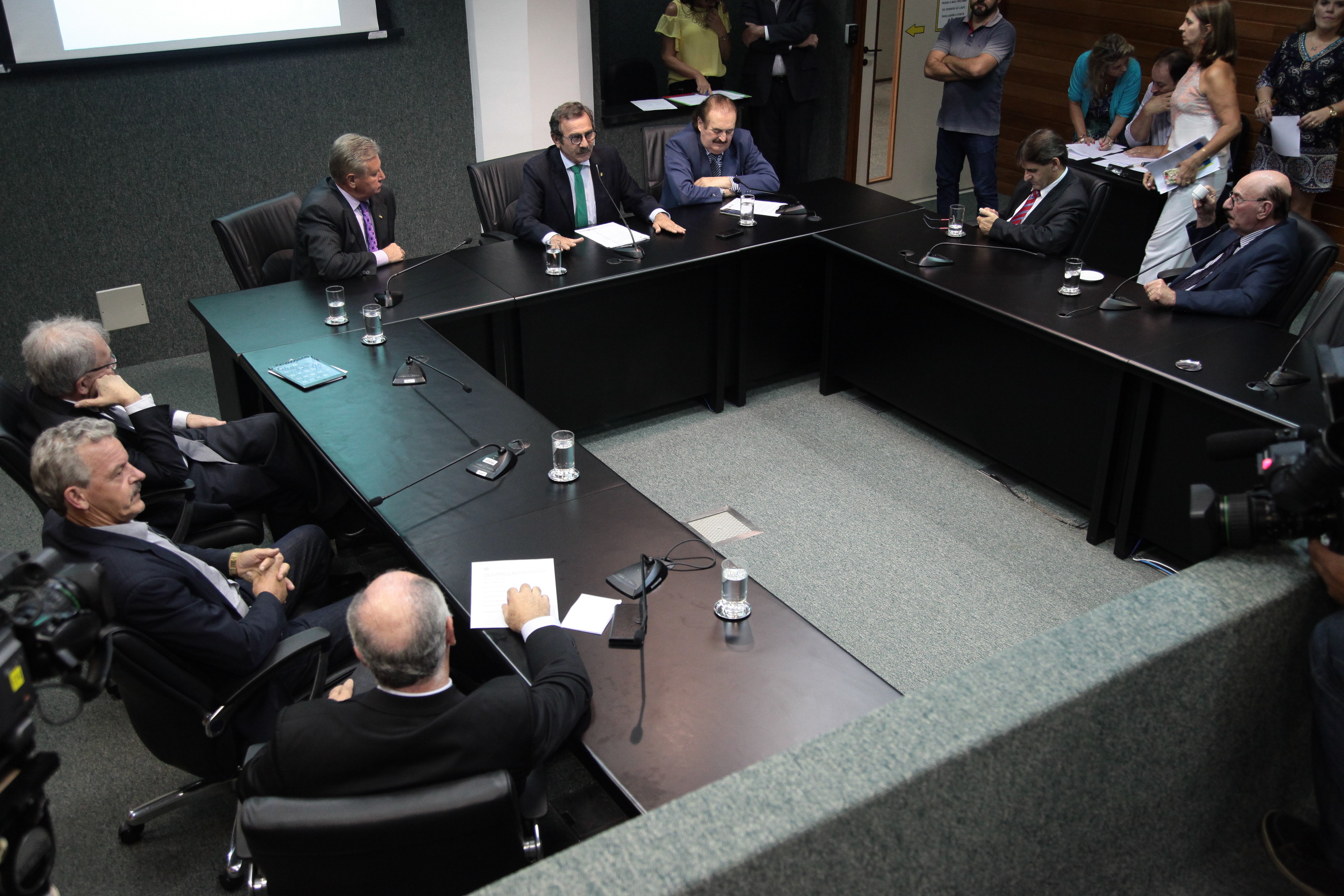 Comissão de defesa dos direitos da criança e do adolescente.