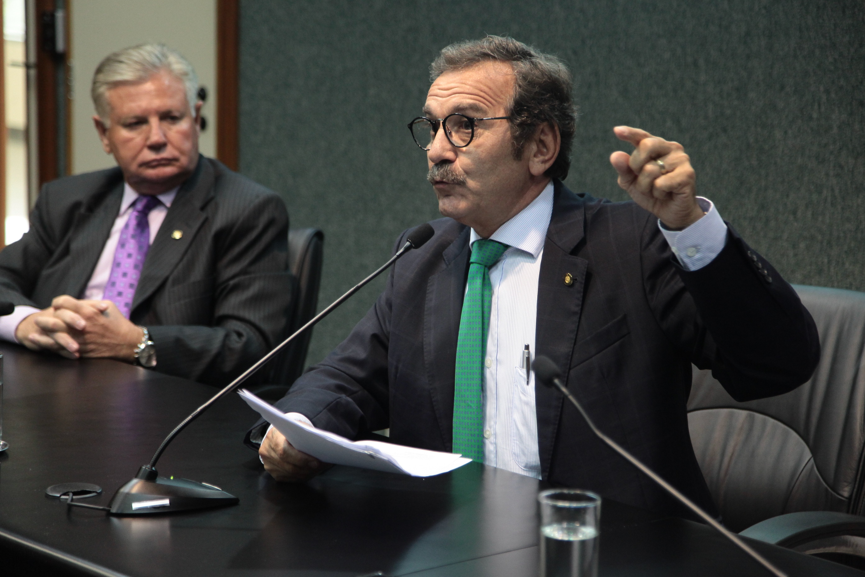 Comissão de defesa dos direitos da criança e do adolescente.