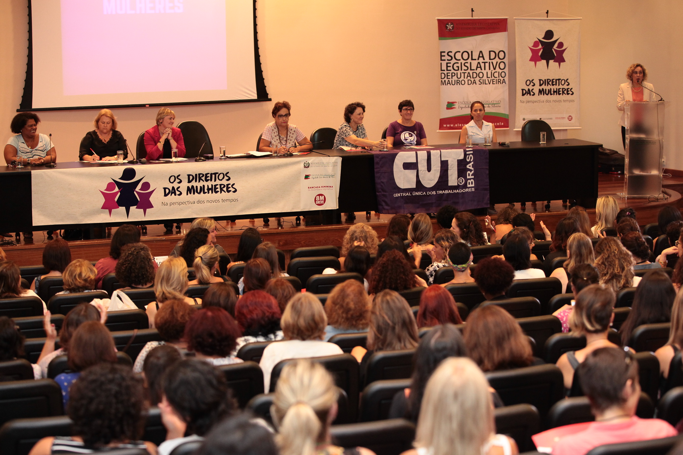 Ato Comemorativo ao Dia Internacional da Mulher.