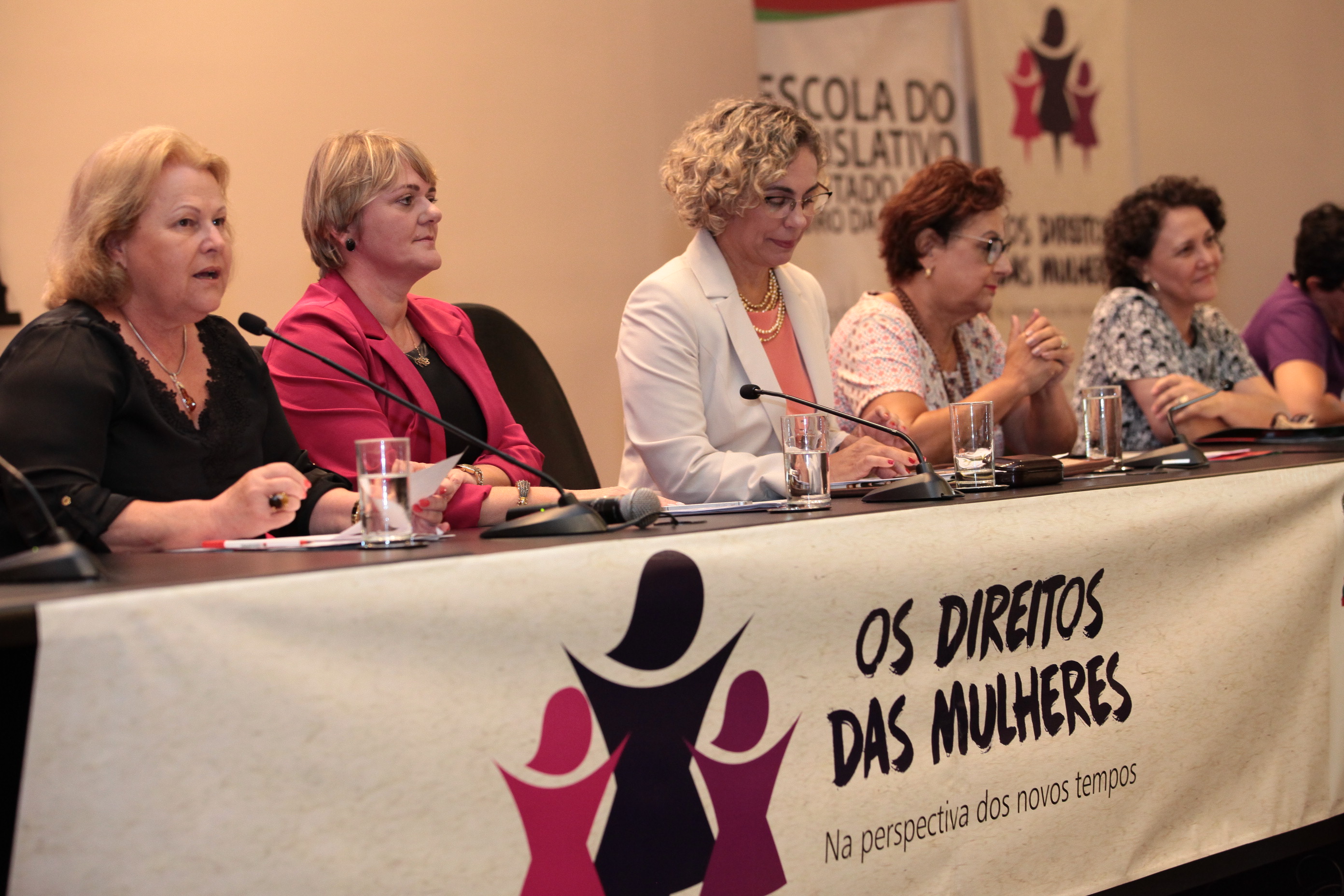 Ato Comemorativo ao Dia Internacional da Mulher.
