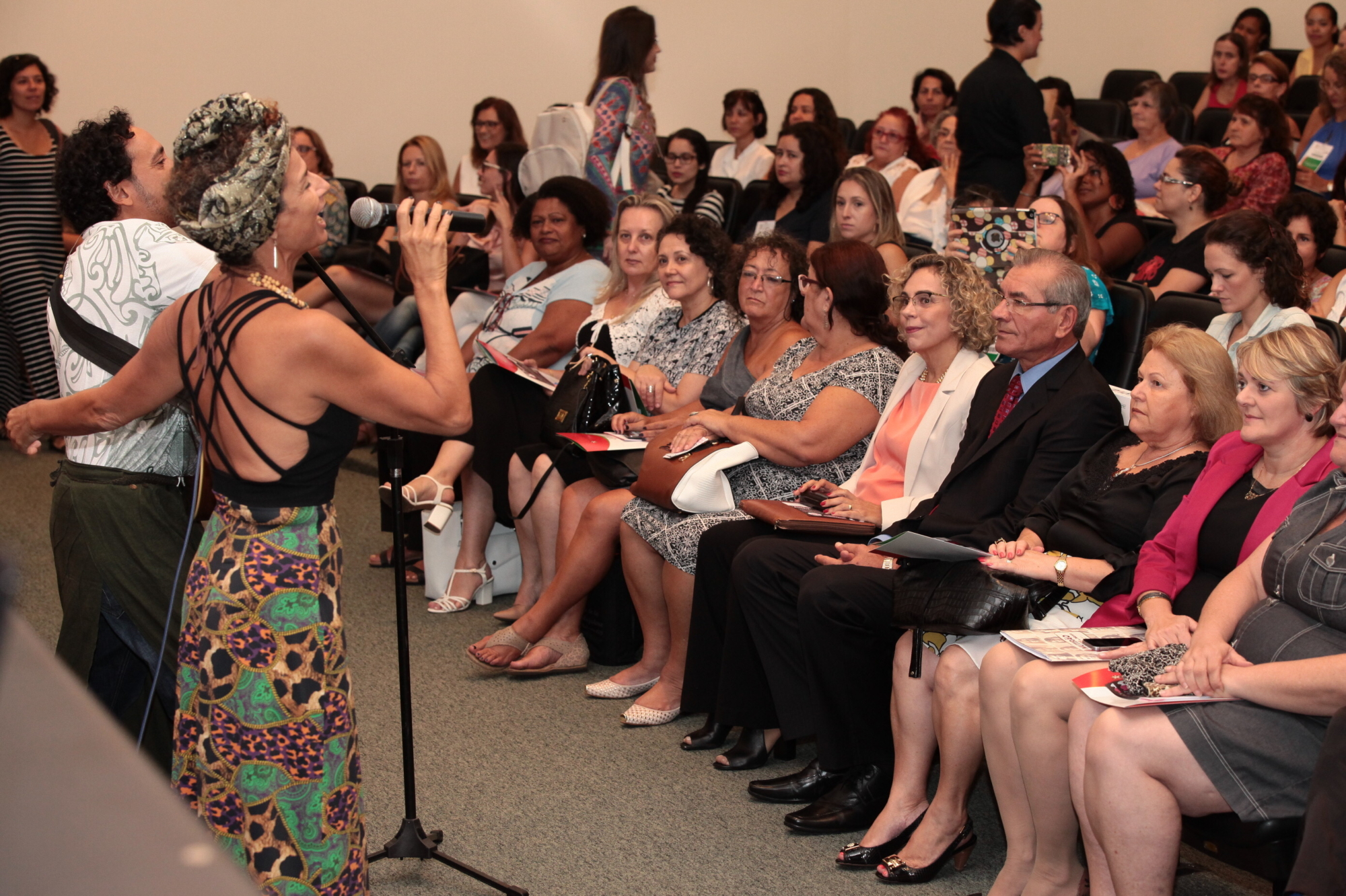 Seminário debate organização e participação das mulheres na política
