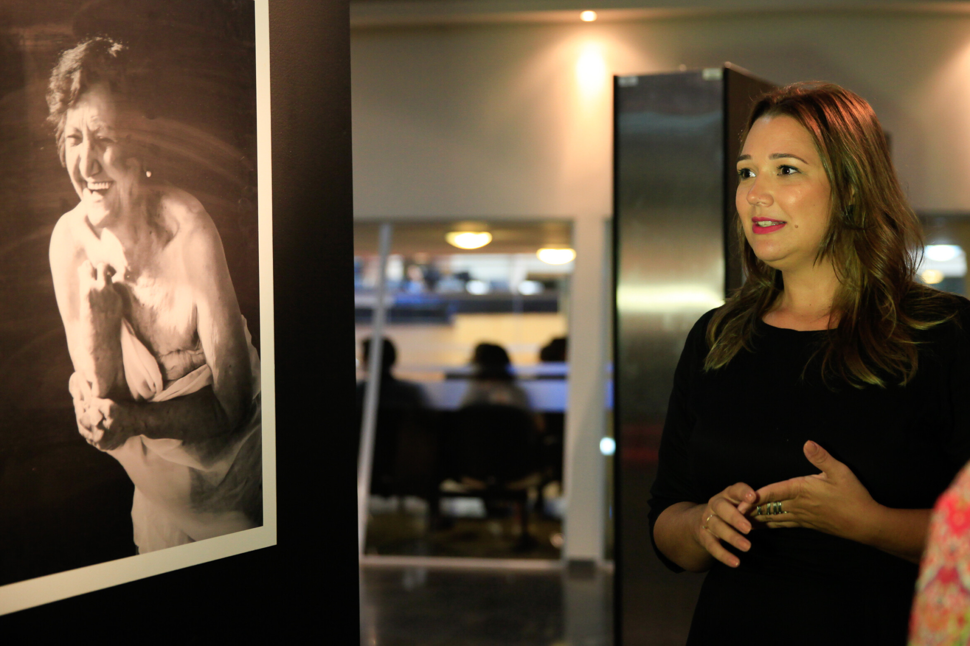 Exposição mostra a beleza de mulheres marcadas pelo câncer