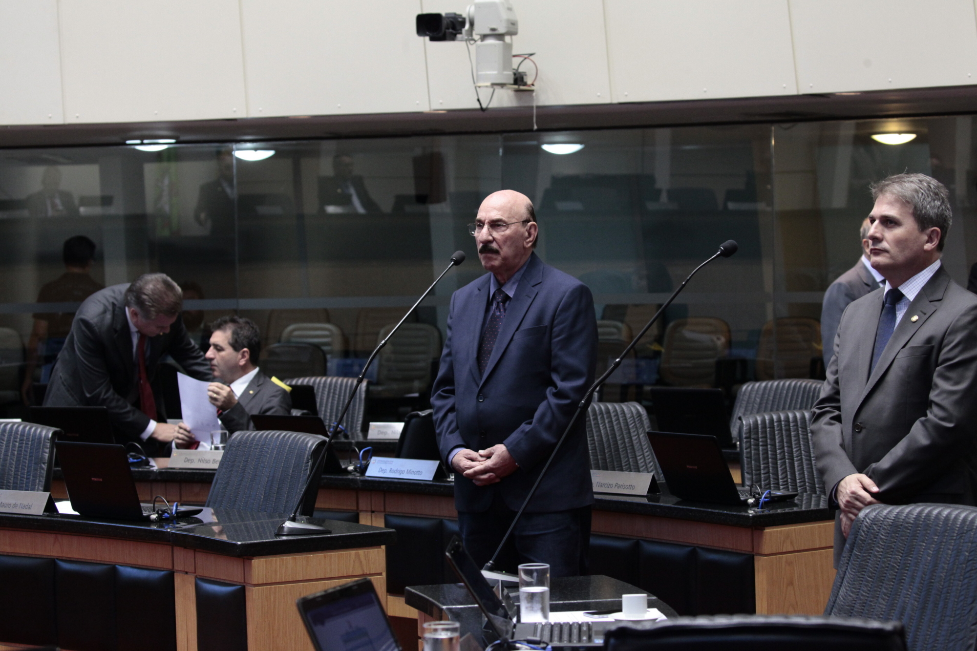 Deputados fecham a semana falando da Casan, da crise na cebola e das mulheres