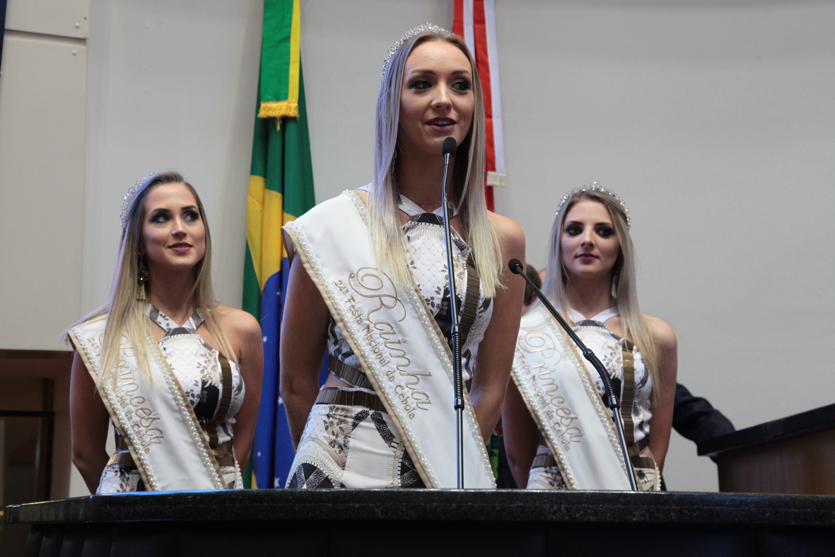 Plenário Osni Régis - Visita das Soberanas da Festa da Cebola
