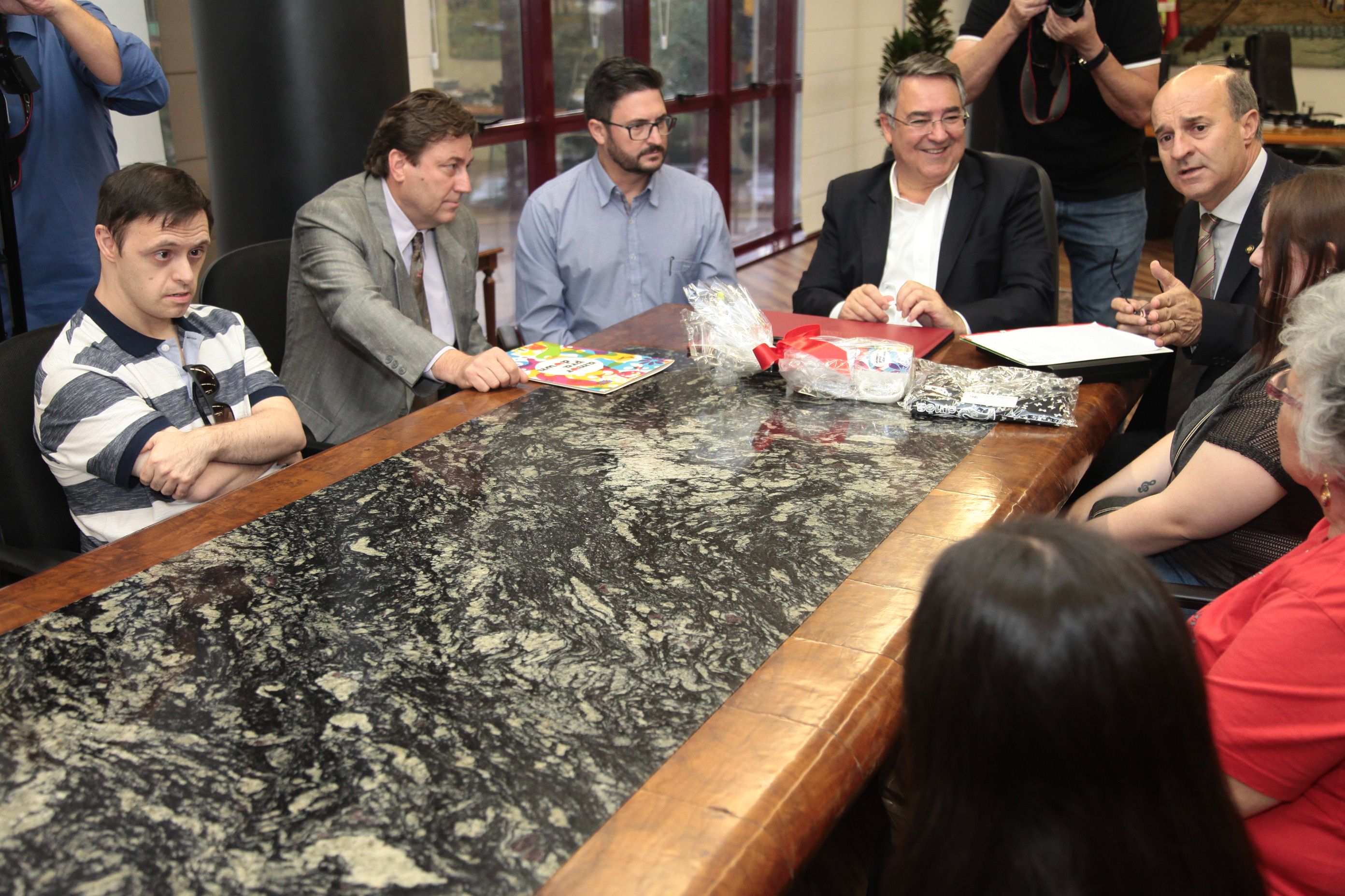 Associações Amor para Down e Amigo Down reúnem-se com Governador de SC.