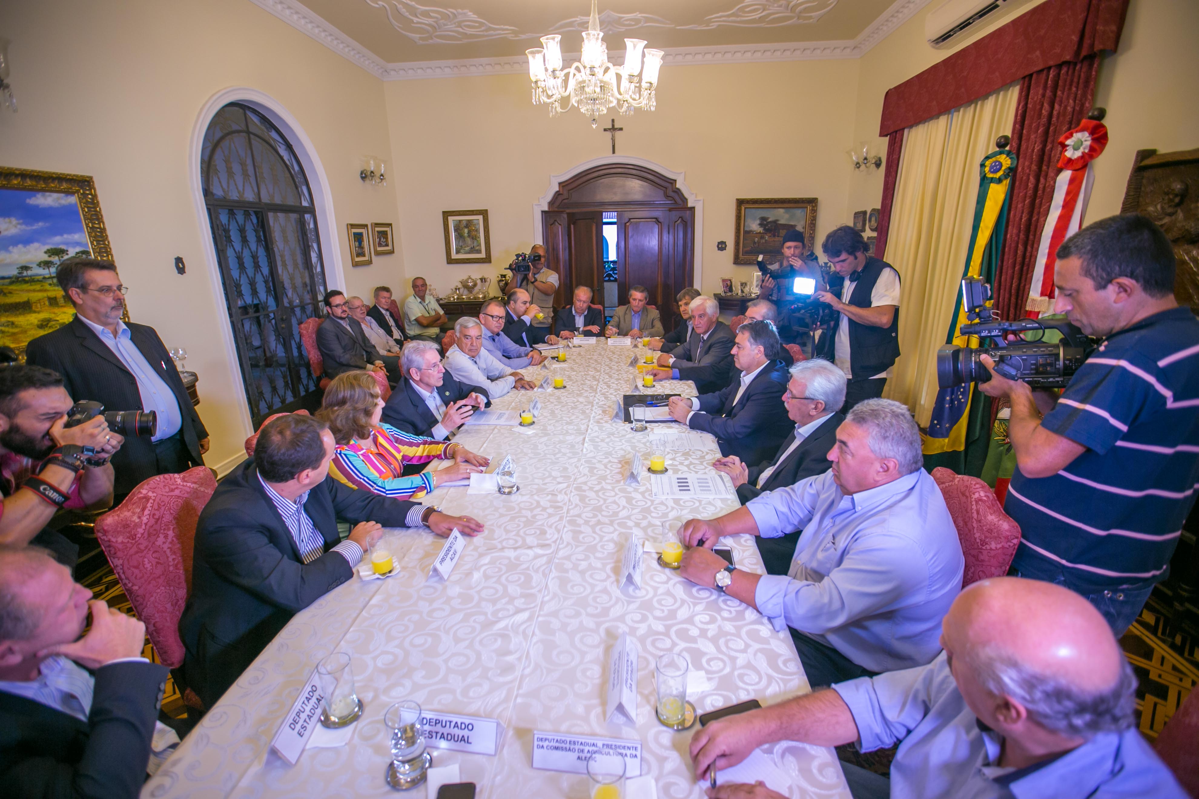 Reunião na Casa da Agronômica