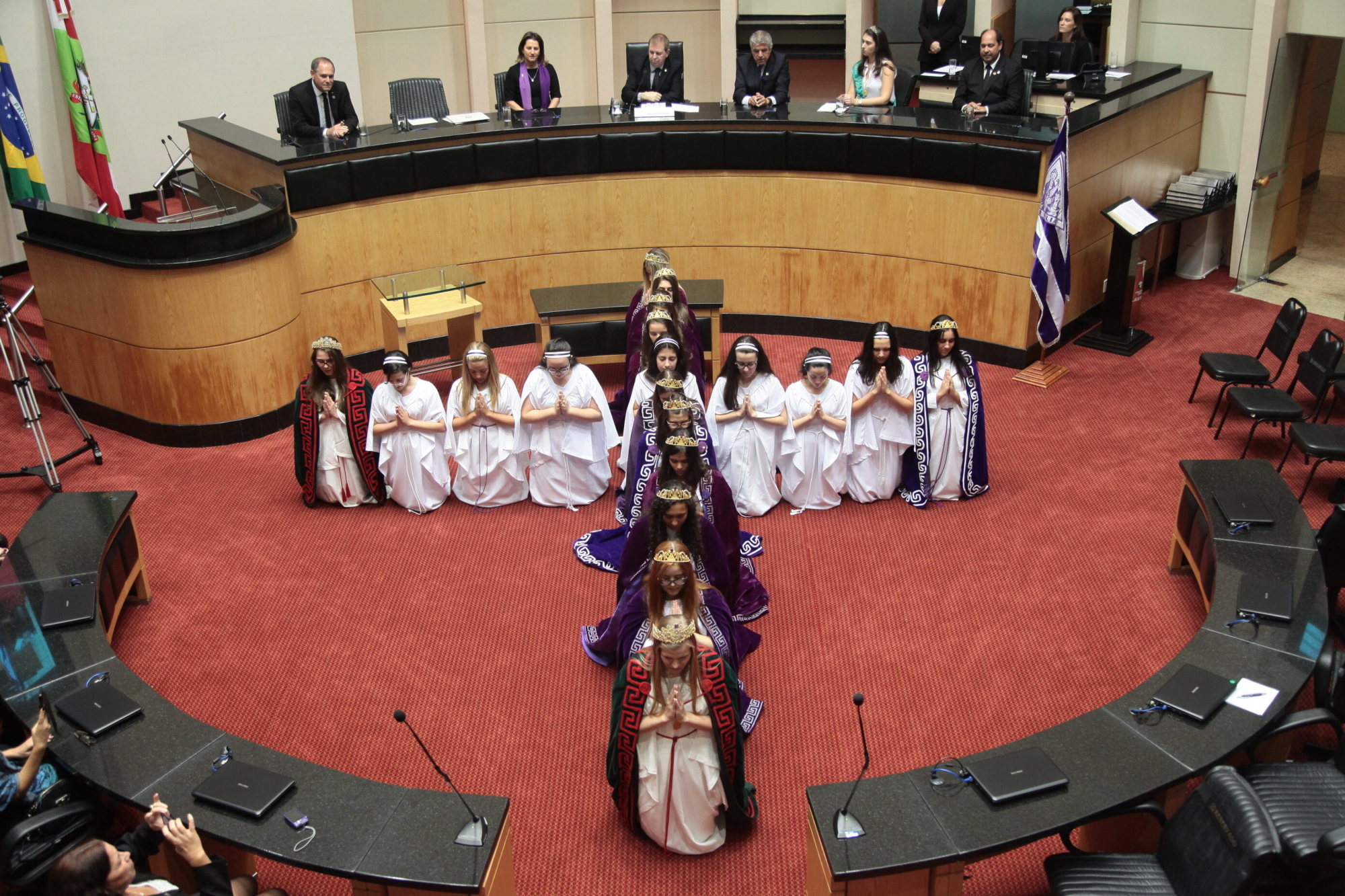 Assembleia homenageia Filhas de Jó com sessão especial