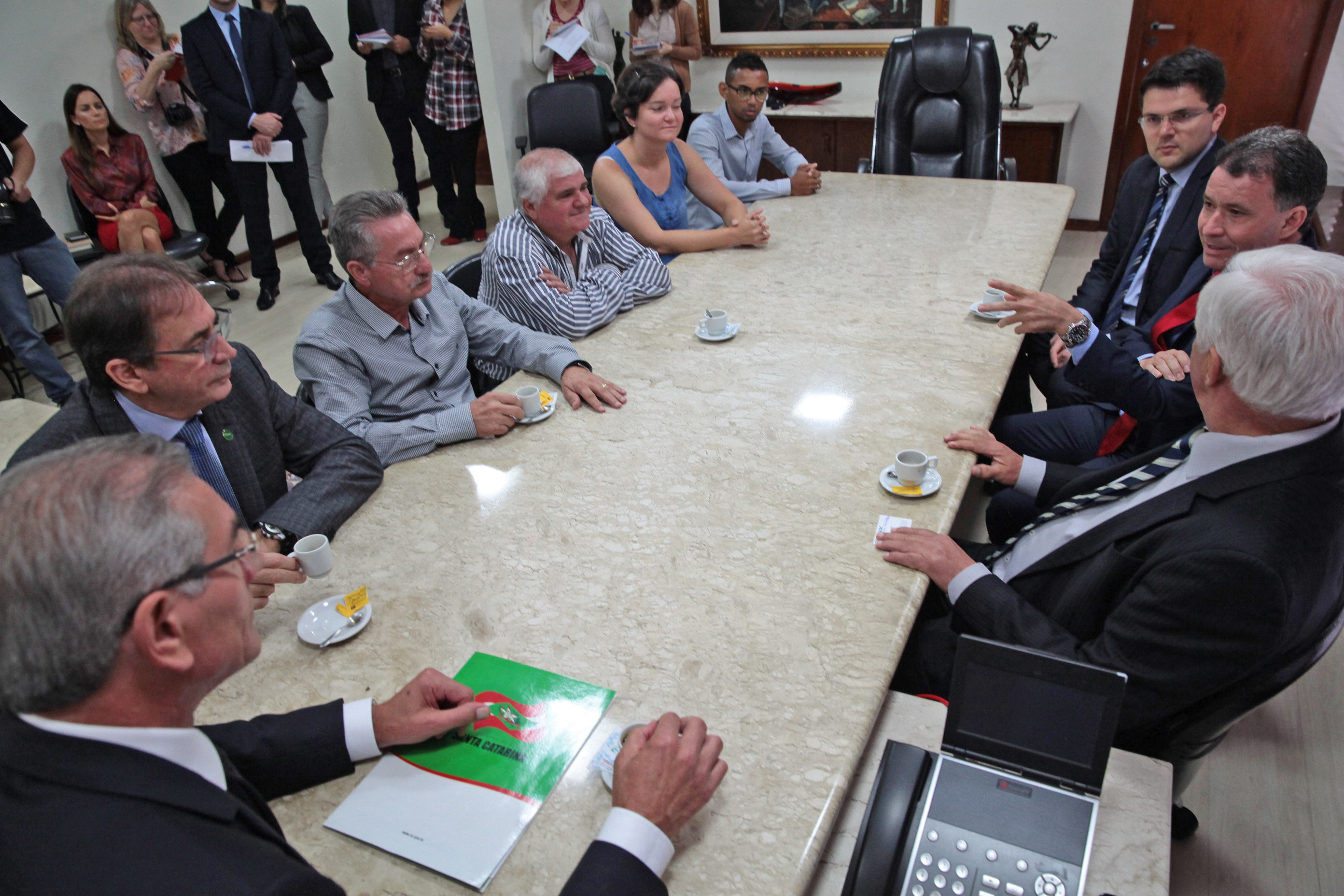 Casa Civil Protocola Projeto de Lei do Salário Mínimo Regional Junto à Presidência da Alesc