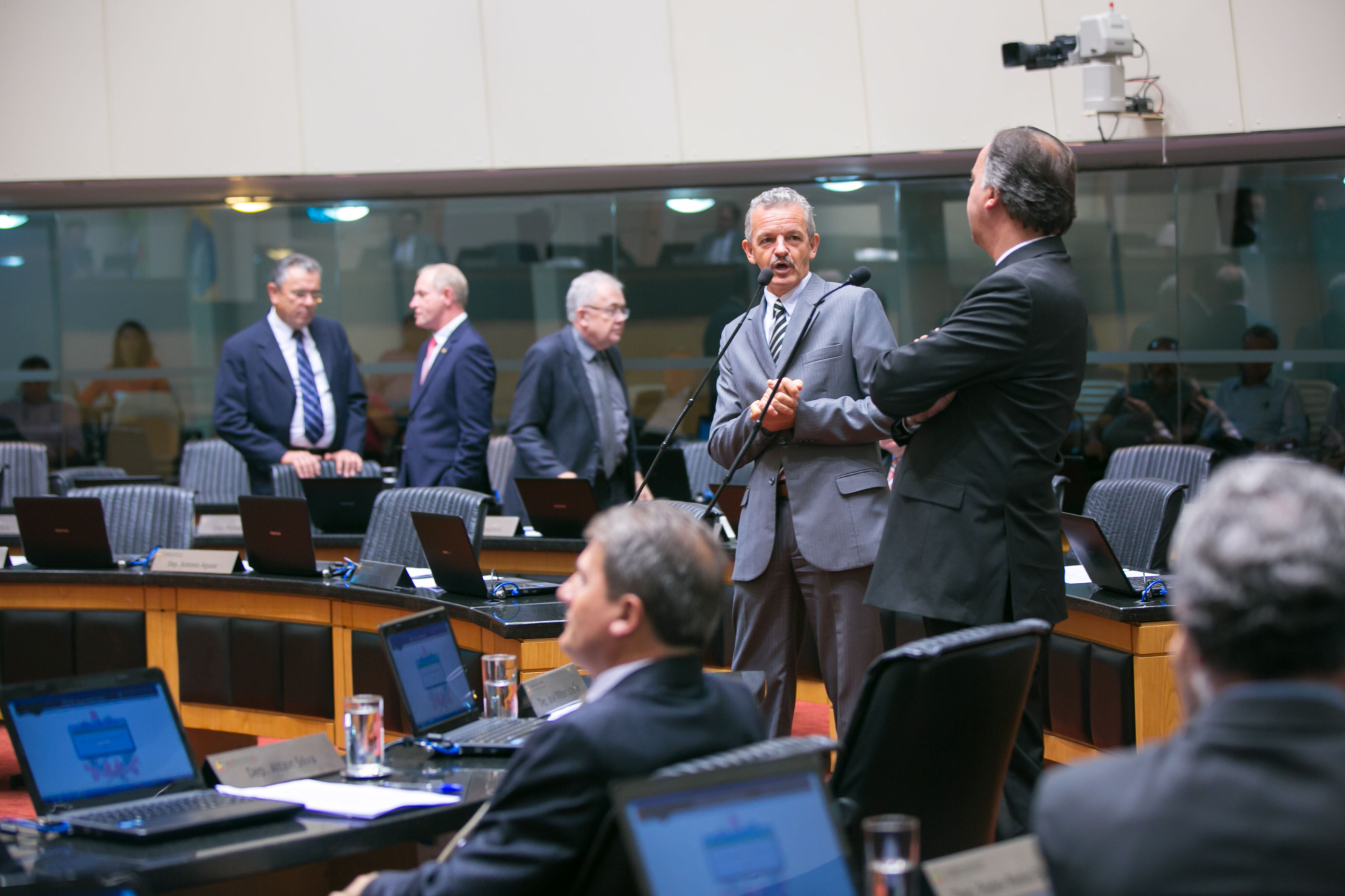 Operação Carne Fraca recebe chuva de críticas na tribuna da Assembleia