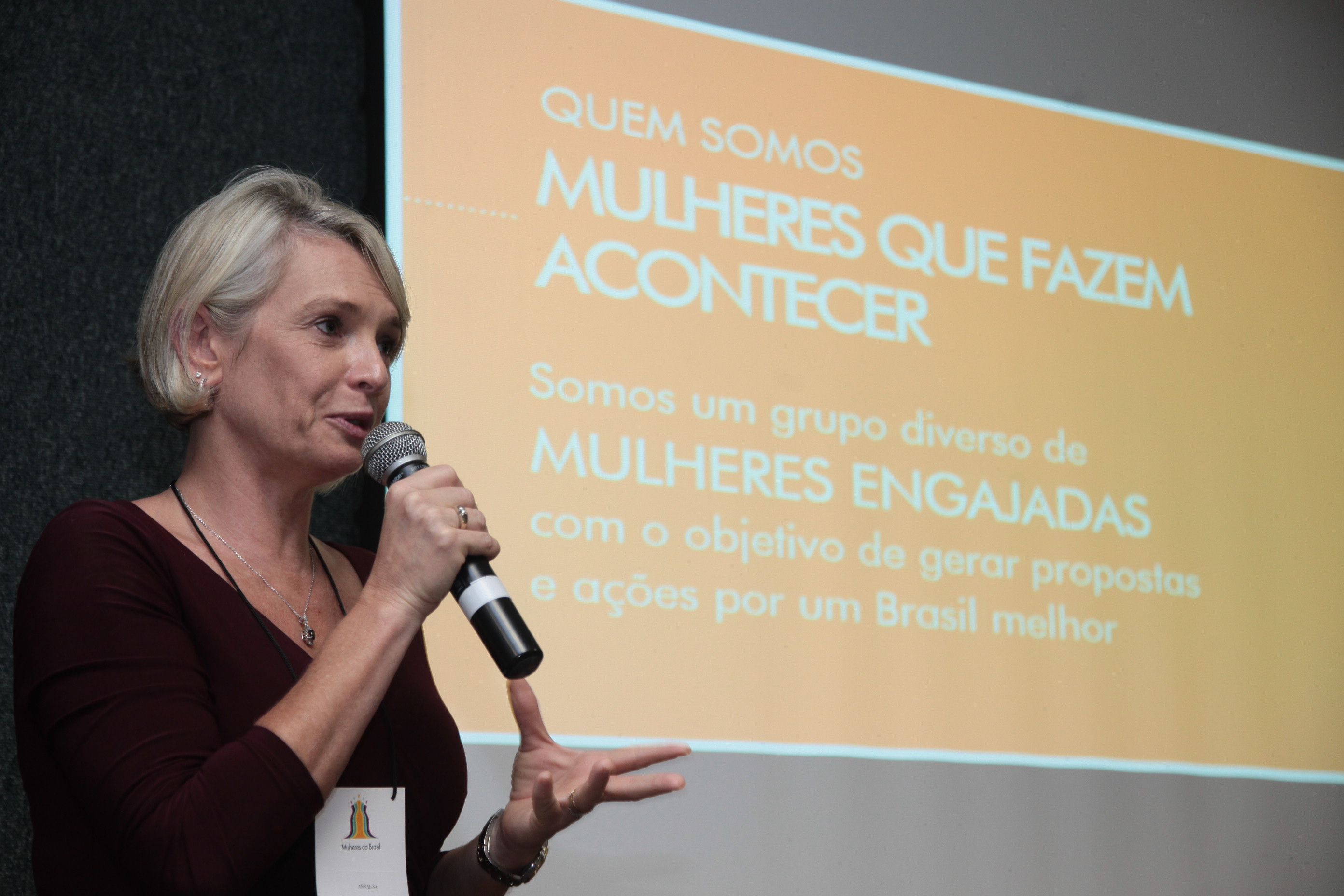 Movimento Mulheres do Brasil.