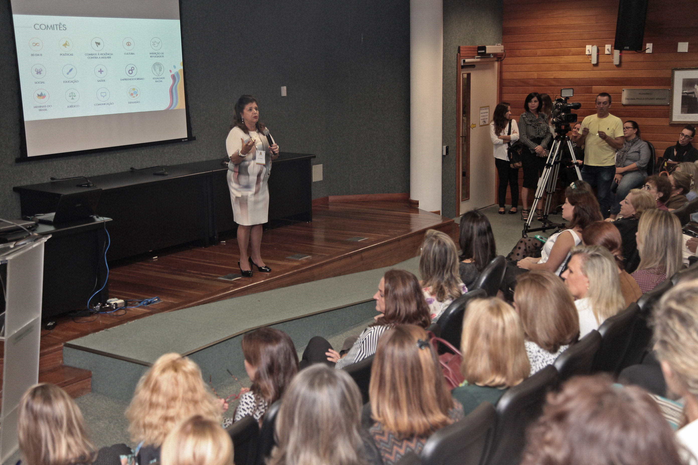Movimento Mulheres do Brasil.