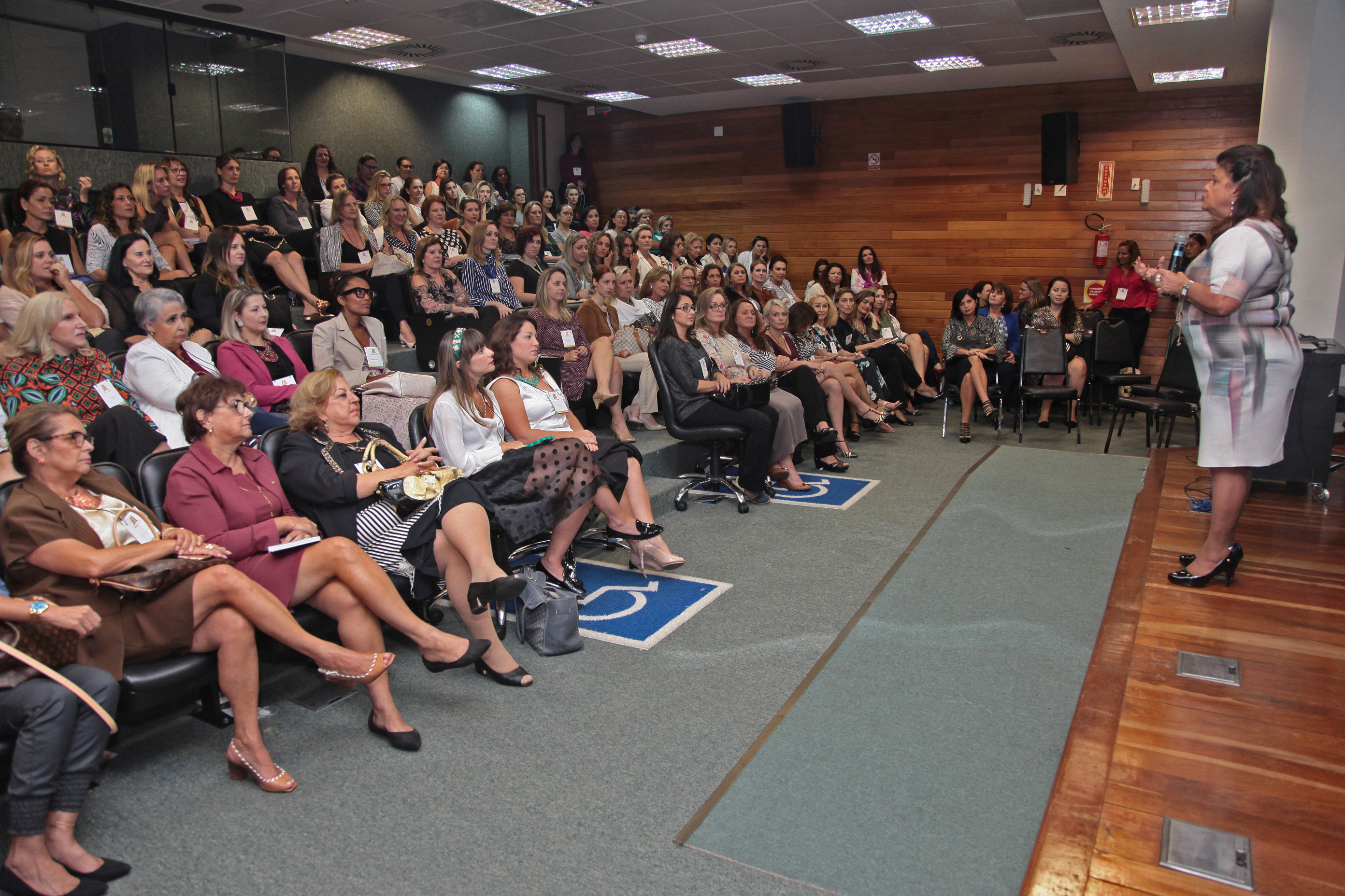 Movimento Mulheres do Brasil.