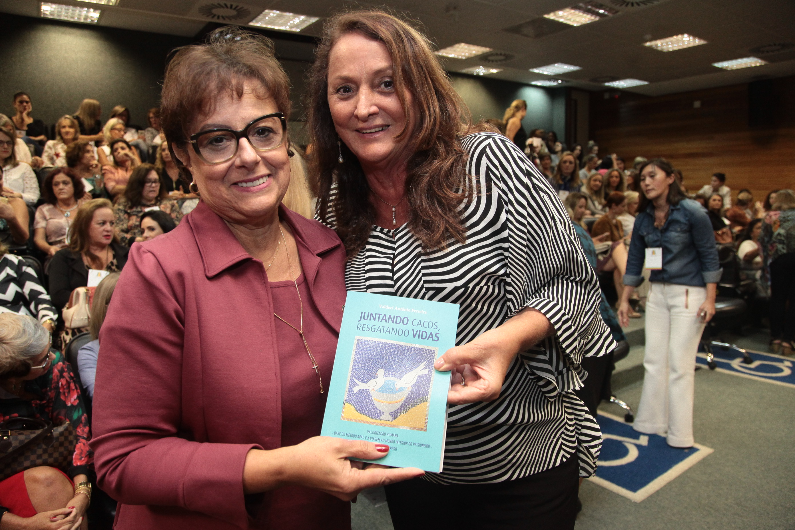 Movimento Mulheres do Brasil.