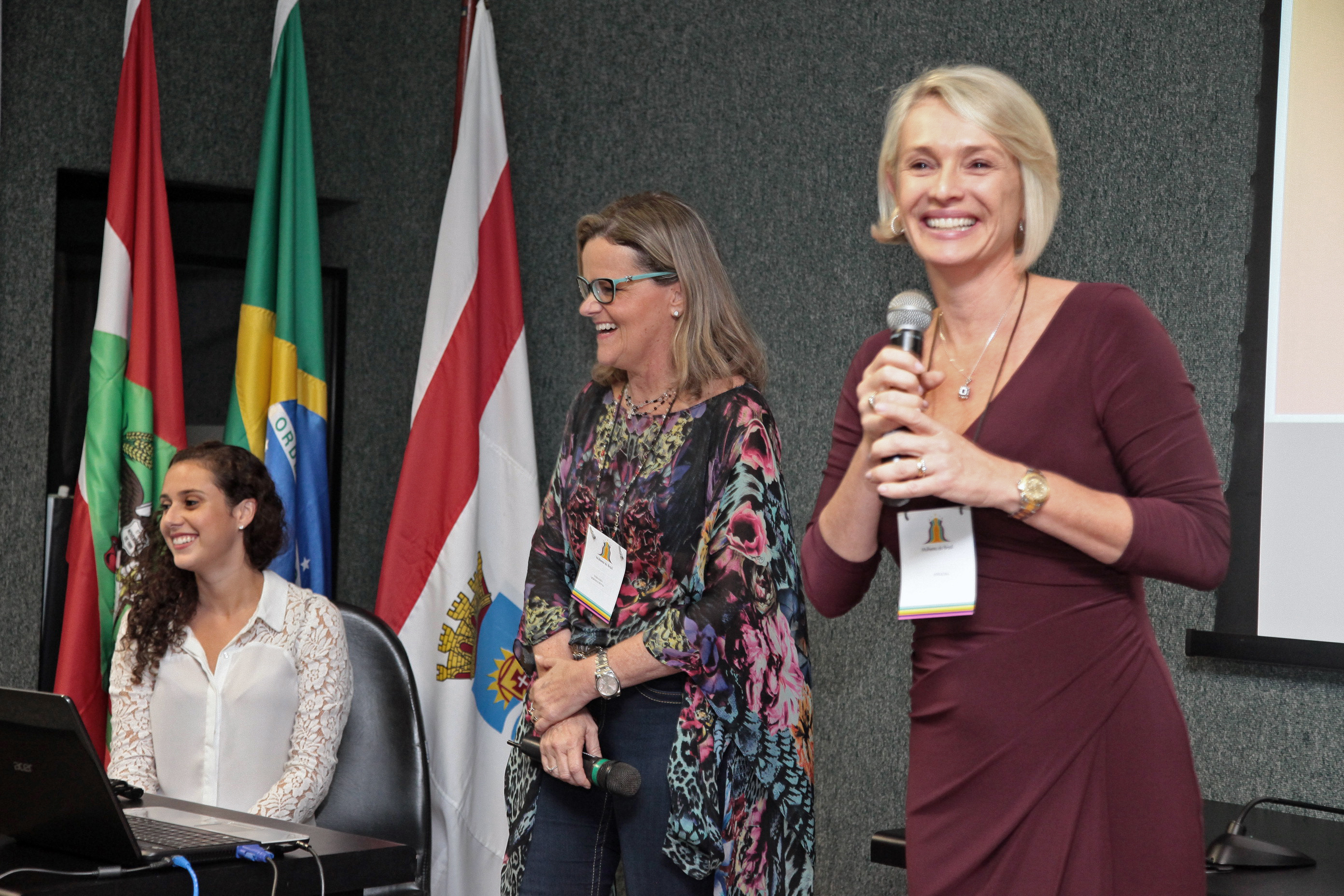 Movimento Mulheres do Brasil.