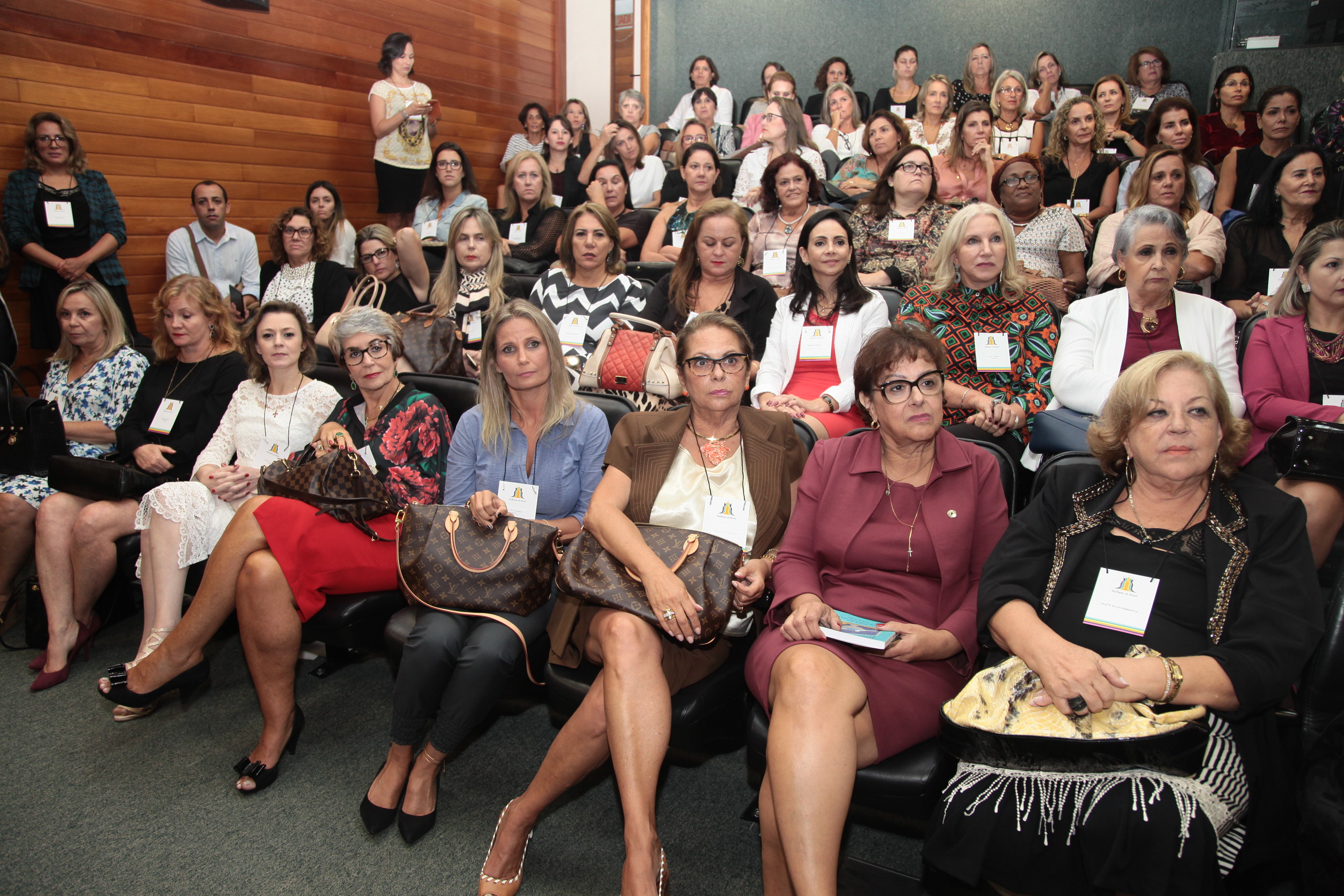 Movimento Mulheres do Brasil.