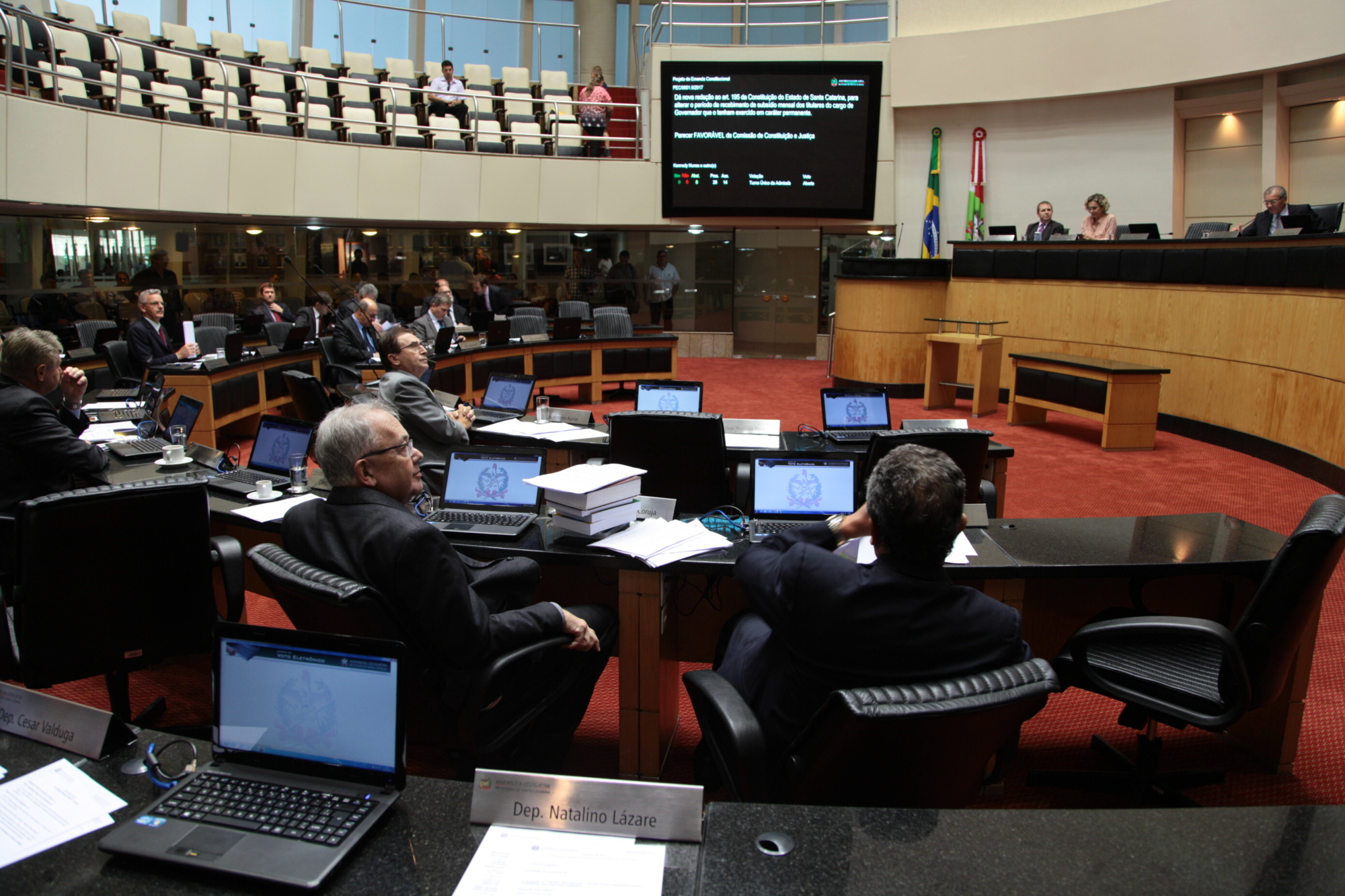 Deputados criam frente para defender empresas de serviços públicos