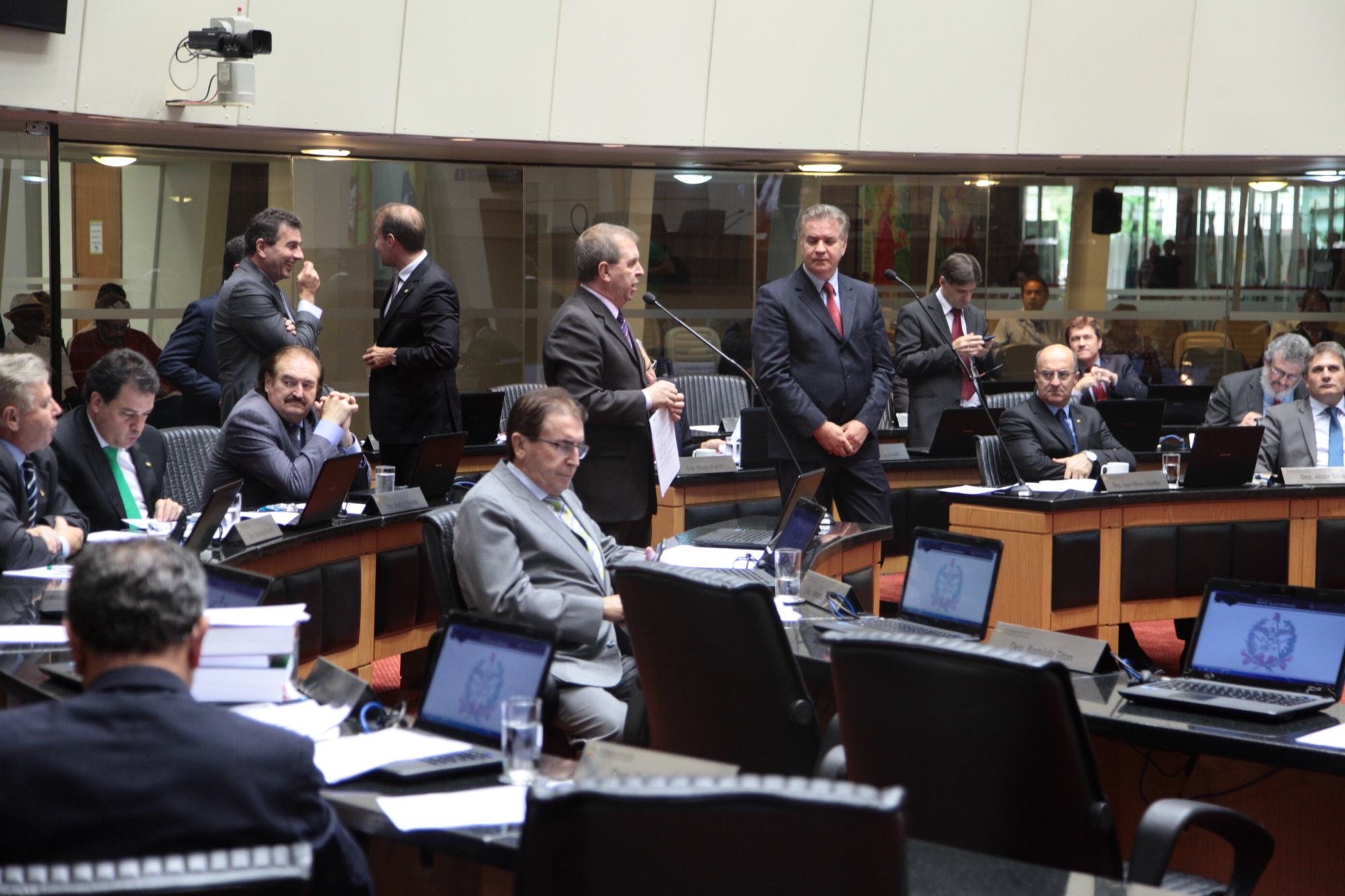 Deputados defendem reúso da água e redução de agrotóxicos