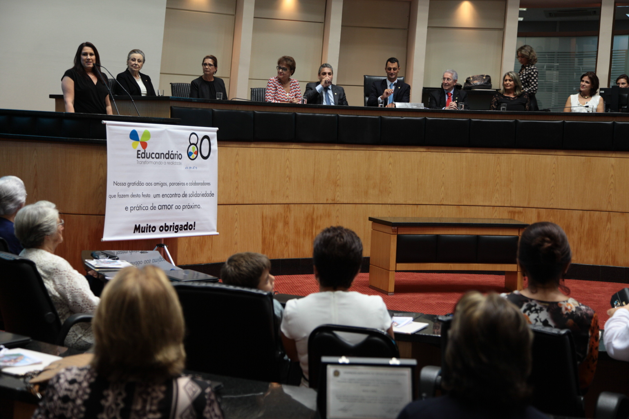 Assembleia presta homenagem a Educandário Santa Catarina