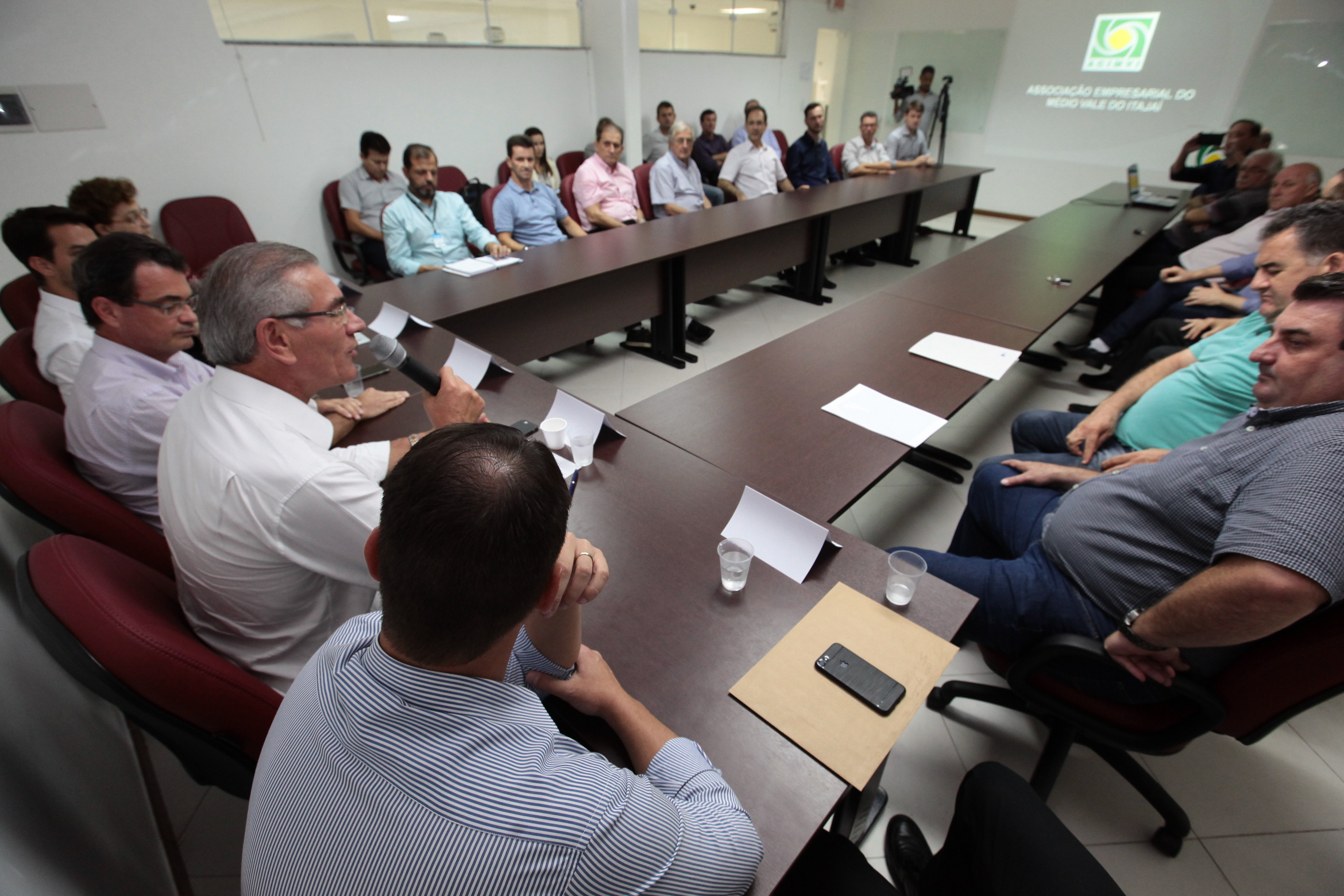 Associação Empresarial do Médio Vale do Itajaí CET - Centro Empresarial de Timbó.