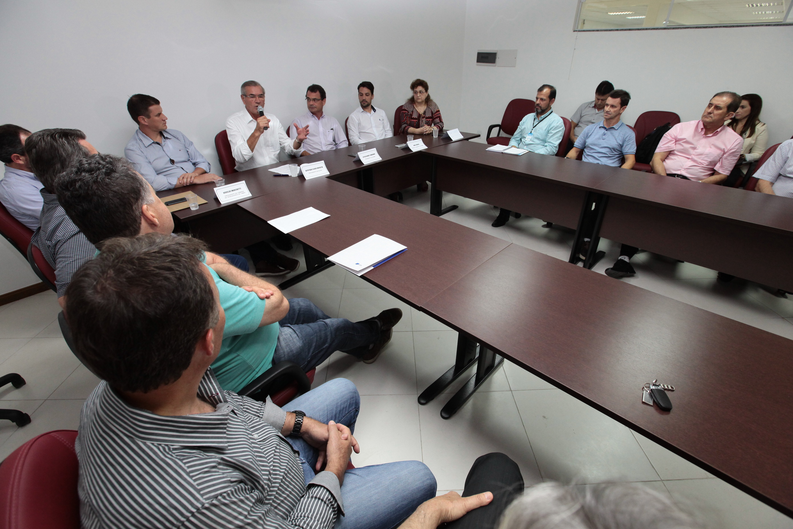 Associação Empresarial do Médio Vale do Itajaí CET - Centro Empresarial de Timbó.