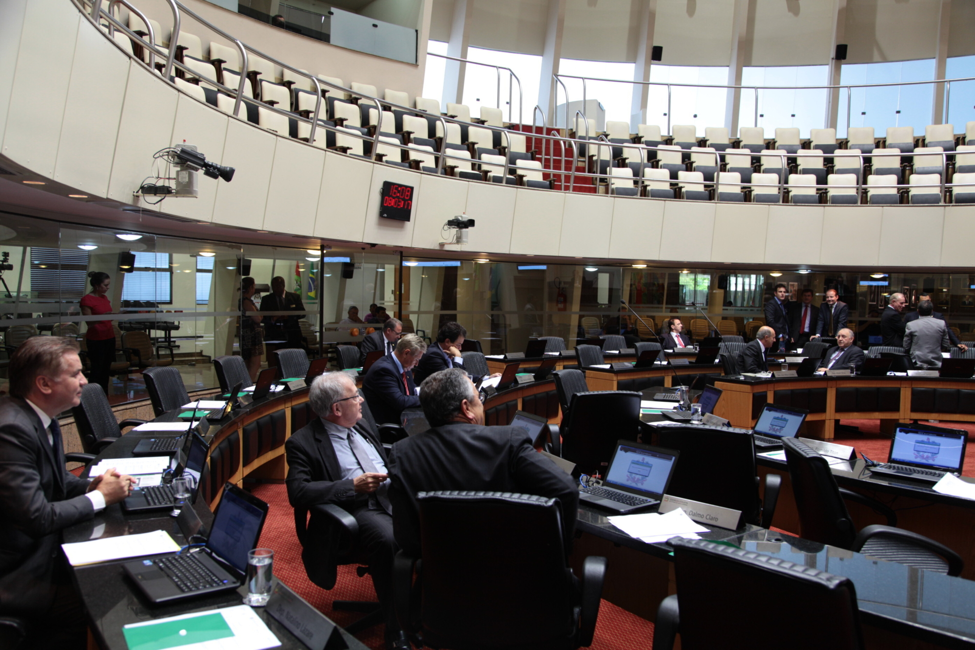 Notícias sobre privatização da Casan surpreendem deputados