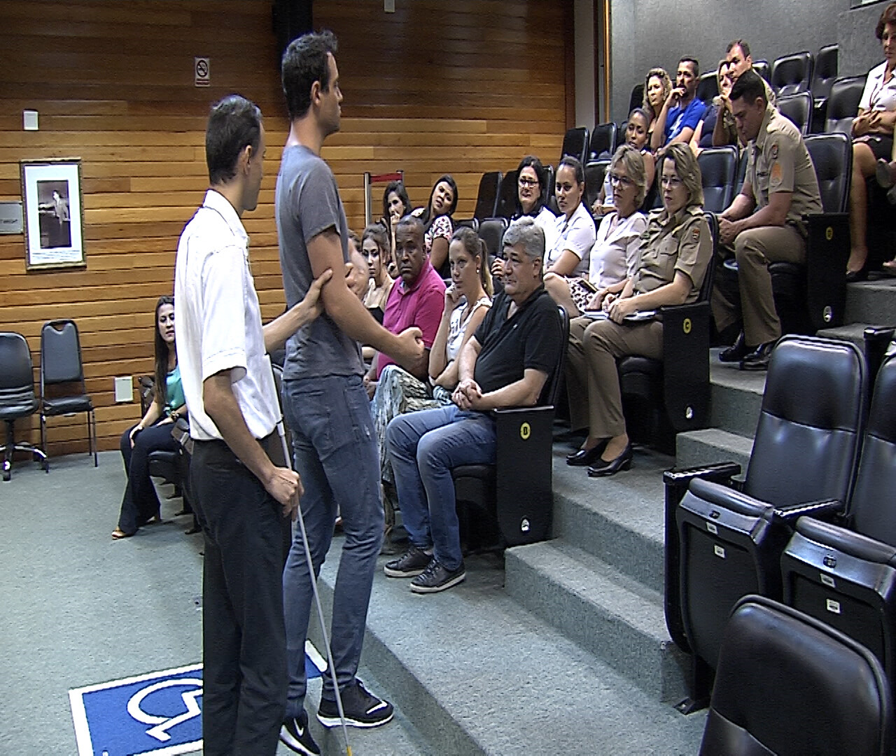 Assembleia capacita servidores para receber pessoas com deficiência visual