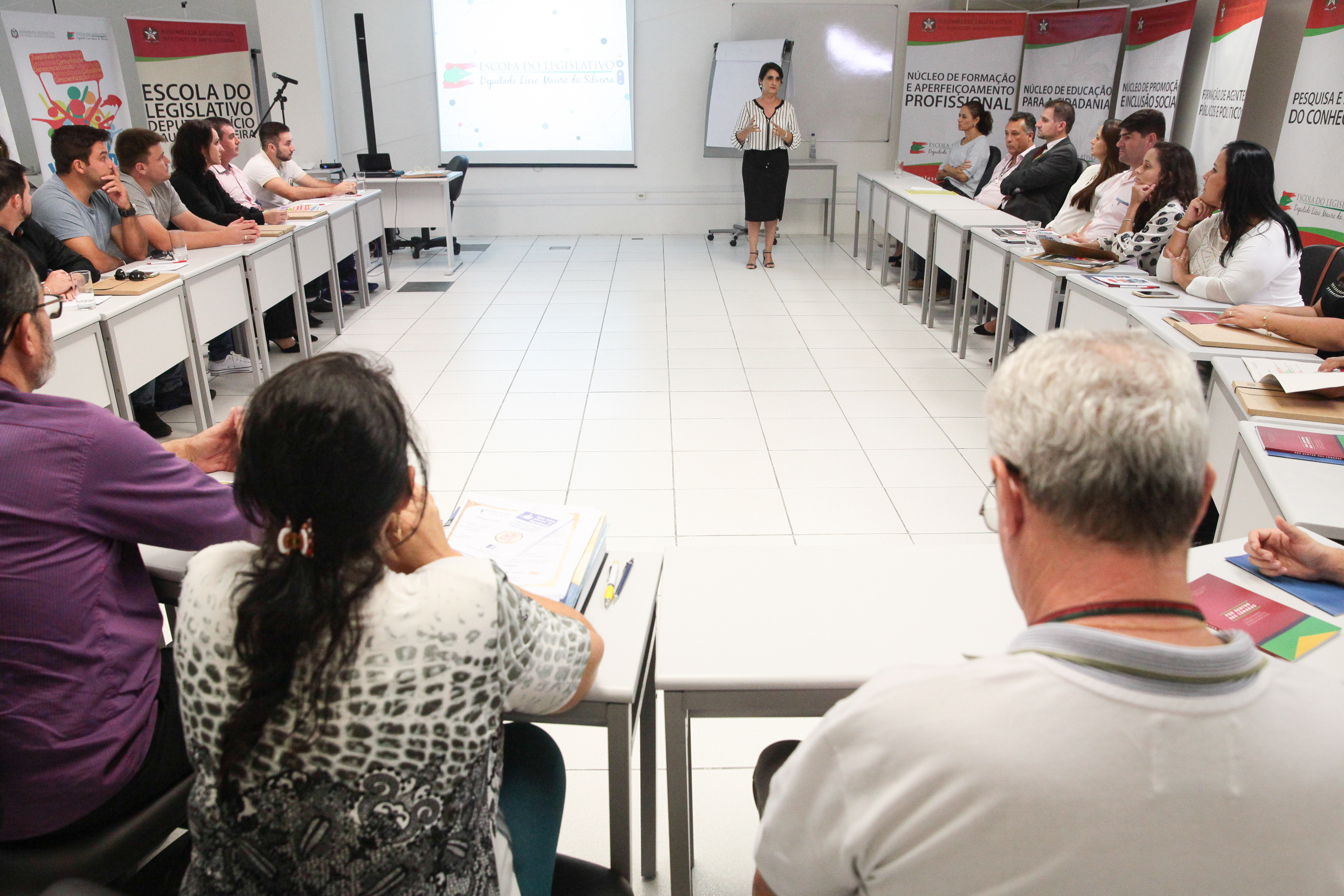 Escola do Legislativo promove encontro com representantes das Câmaras Legislativas.