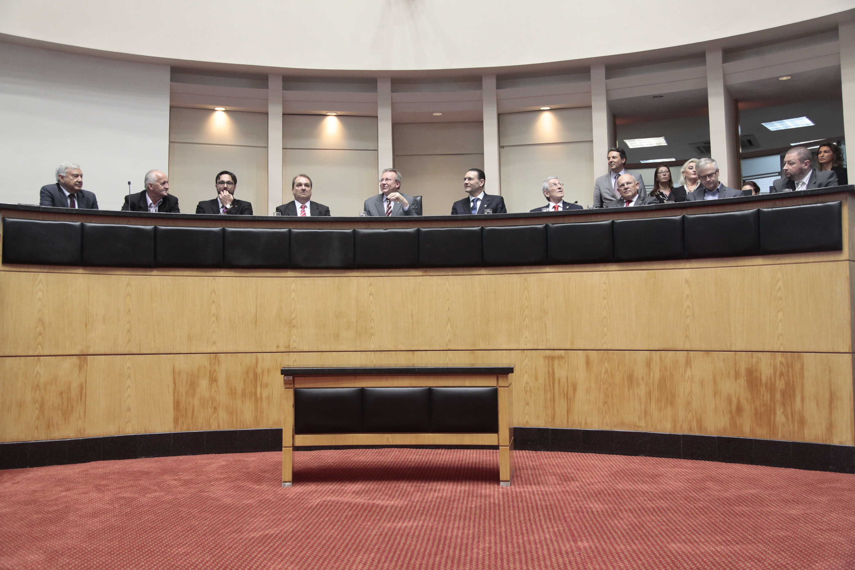 Protesto nas Galerias da Alesc Interrompe Fórum Sobre a Reforma Trabalhista.
