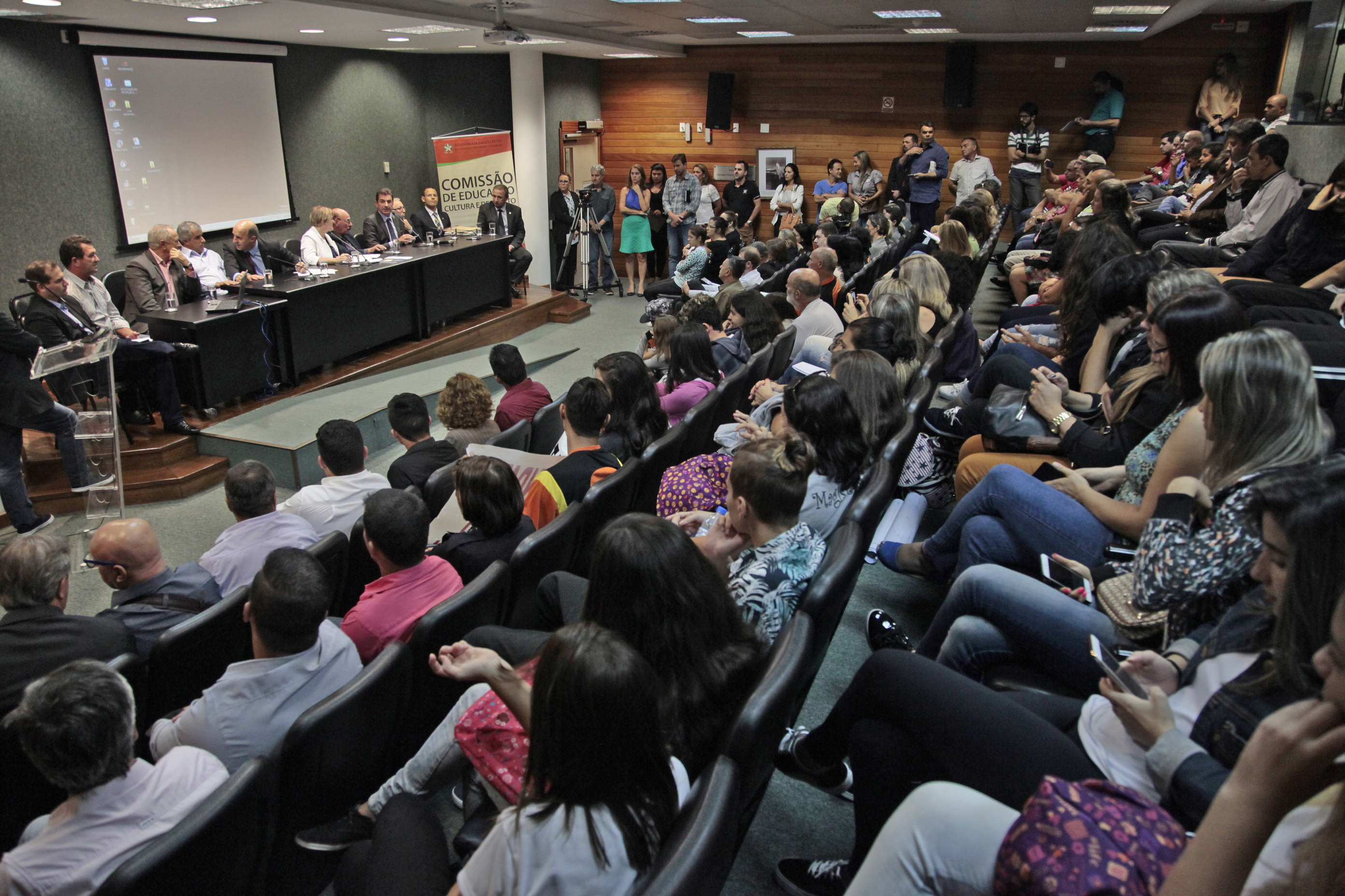 Audiência Pública - Situação das Escolas de Balneário Gaivotas e Sombrio.
