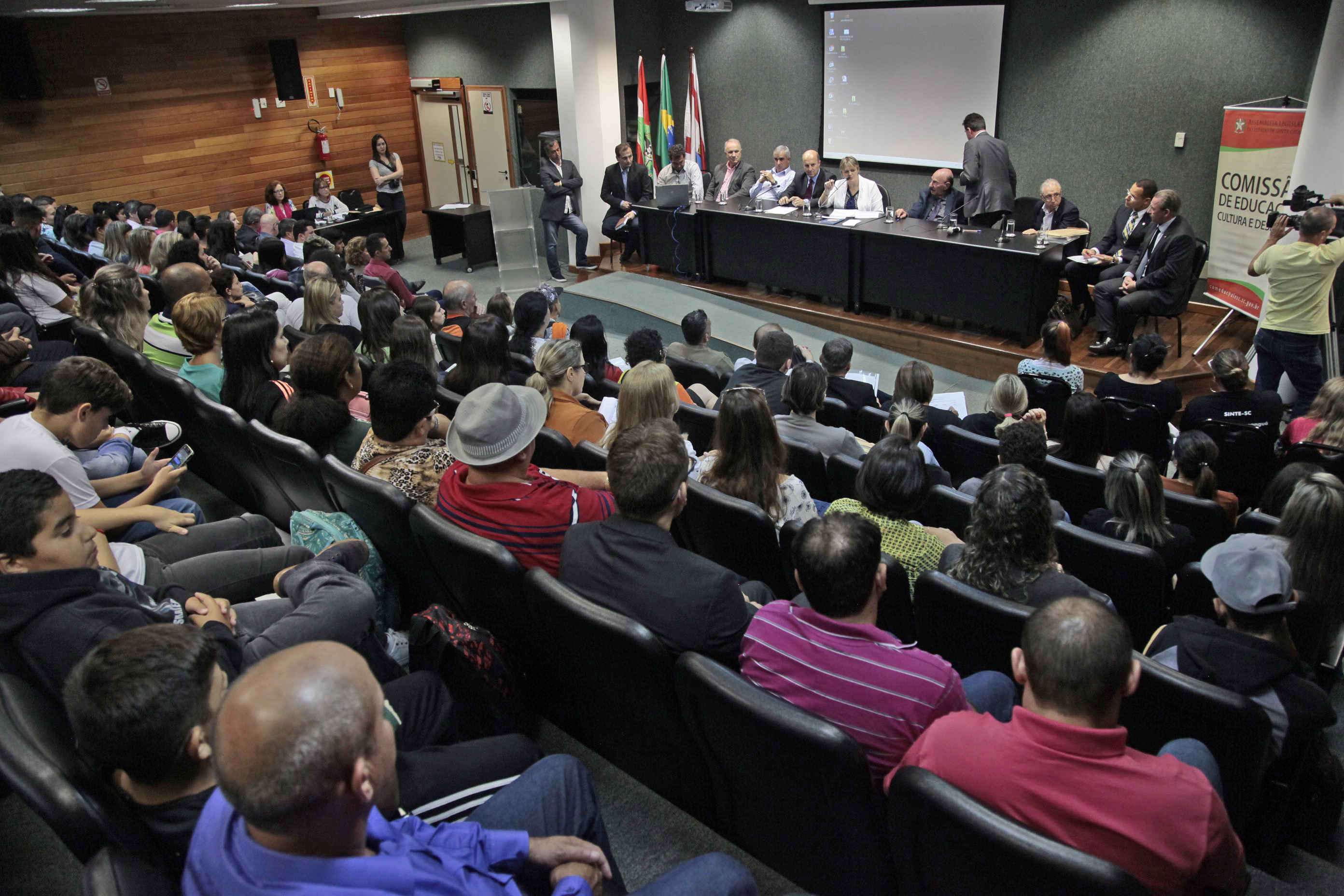 Audiência Pública - Situação das Escolas de Balneário Gaivotas e Sombrio.