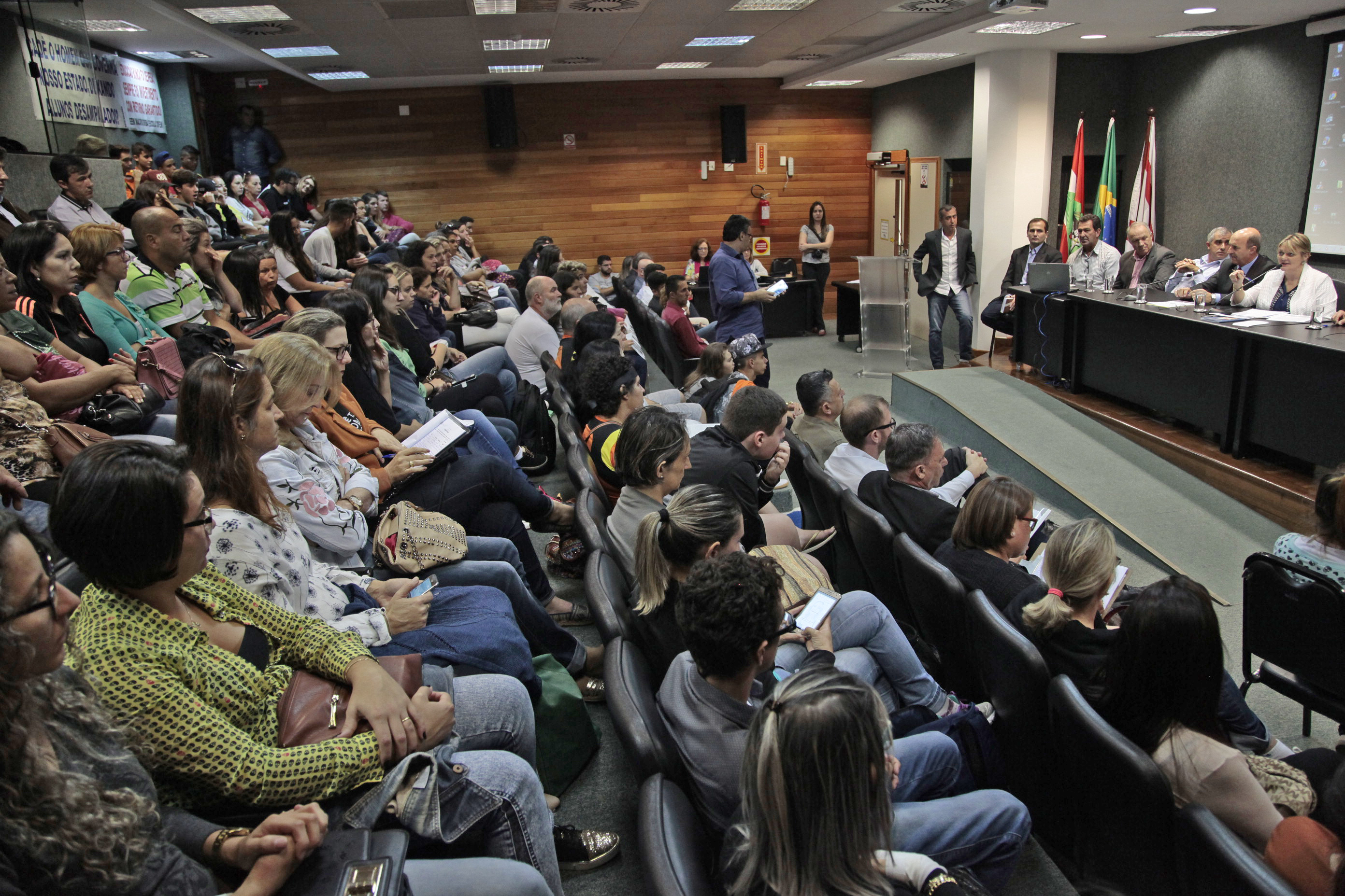 Audiência Pública - Situação das Escolas de Balneário Gaivotas e Sombrio.