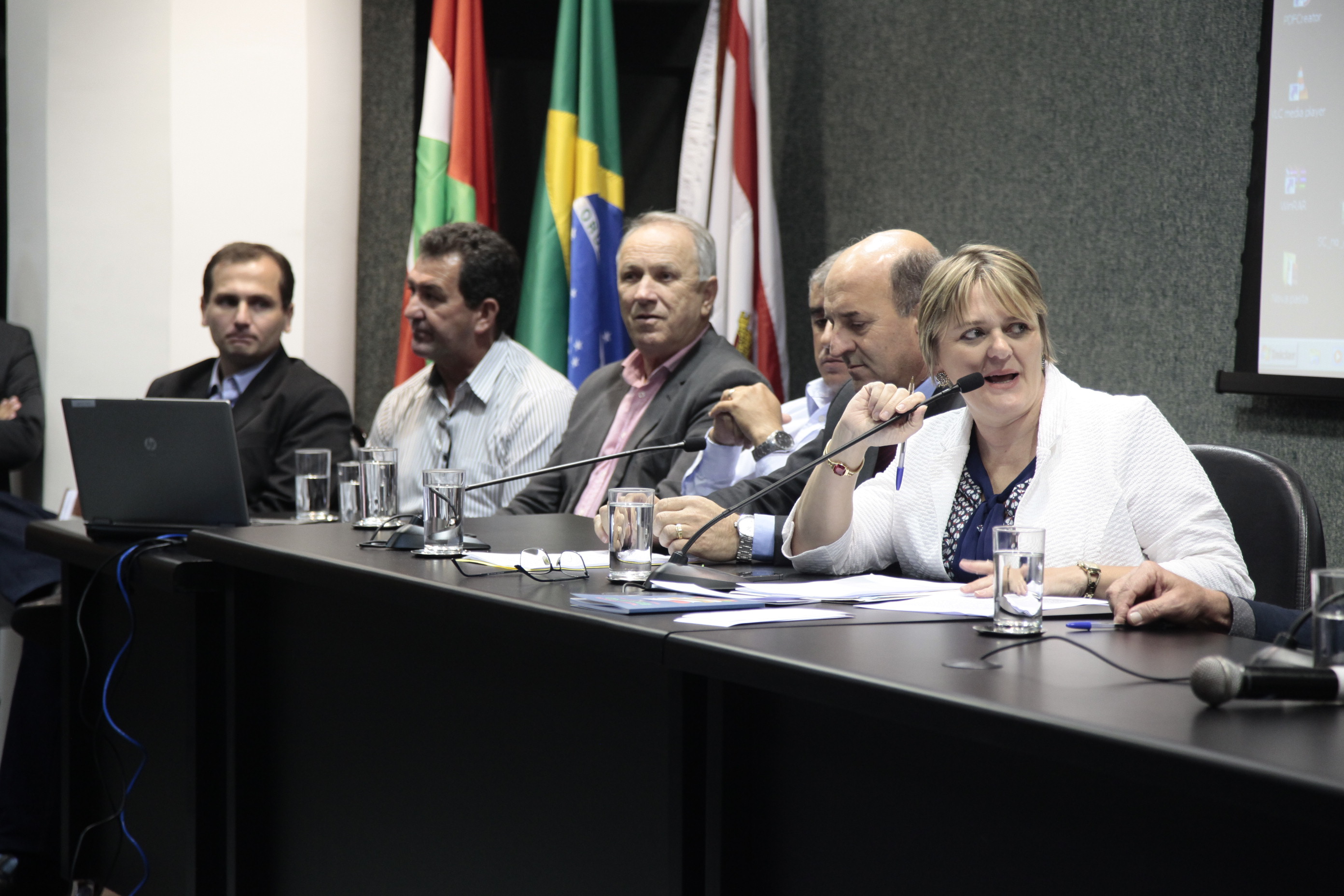 Audiência Pública - Situação das Escolas de Balneário Gaivotas e Sombrio.