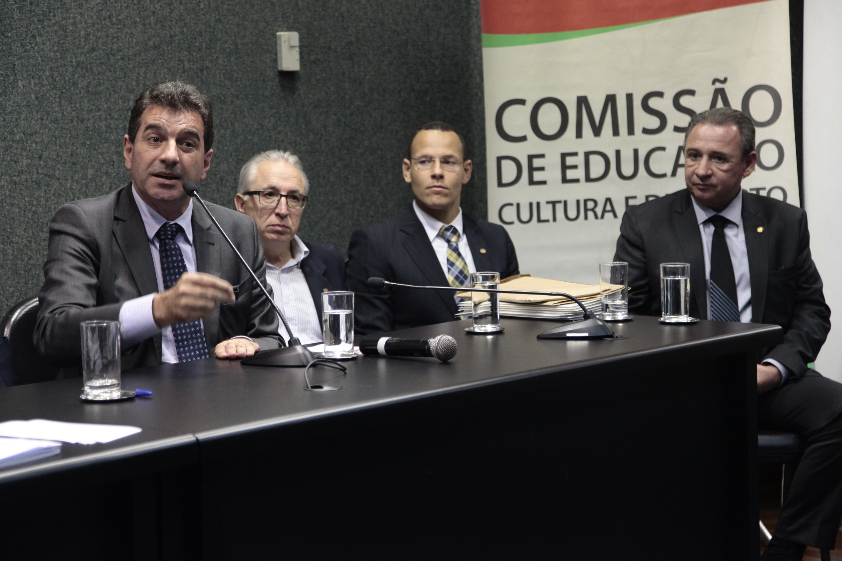 Audiência Pública - Situação das Escolas de Balneário Gaivotas e Sombrio.