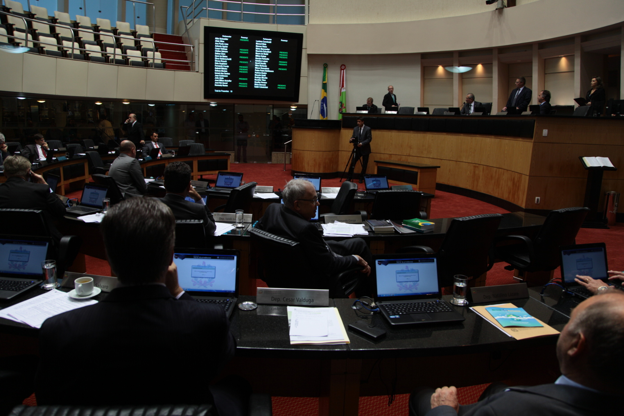 Parlamentares divergem sobre a reforma trabalhista