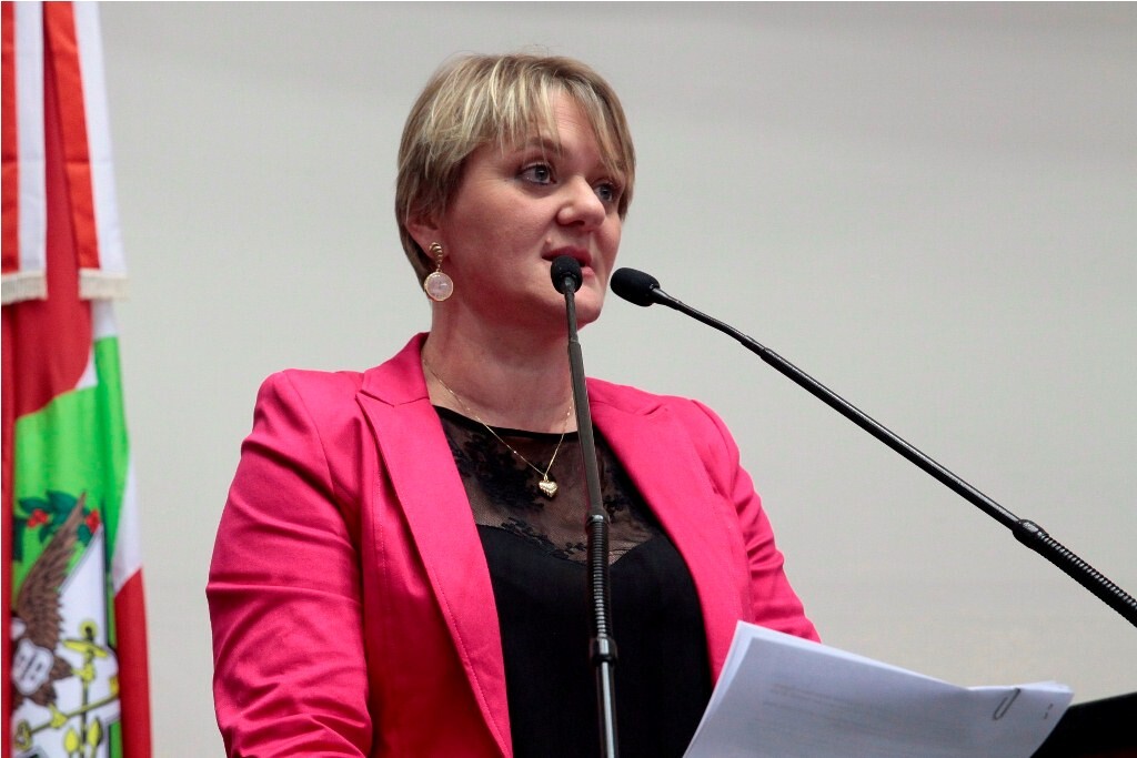 Deputada comemora prorrogação de concurso público do TJ