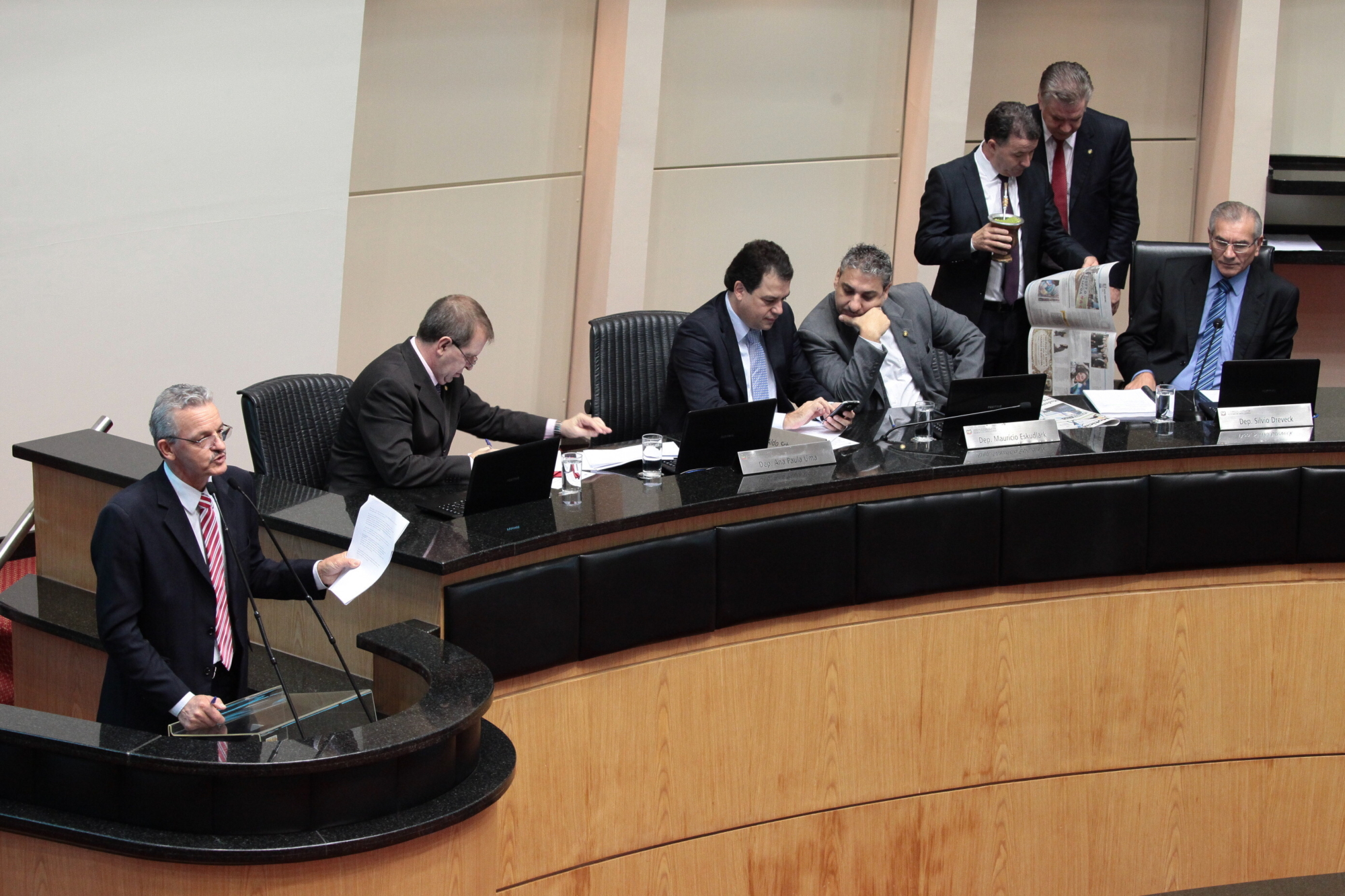 Deputados voltam a se manifestar sobre citação de Colombo na lista de Fachin