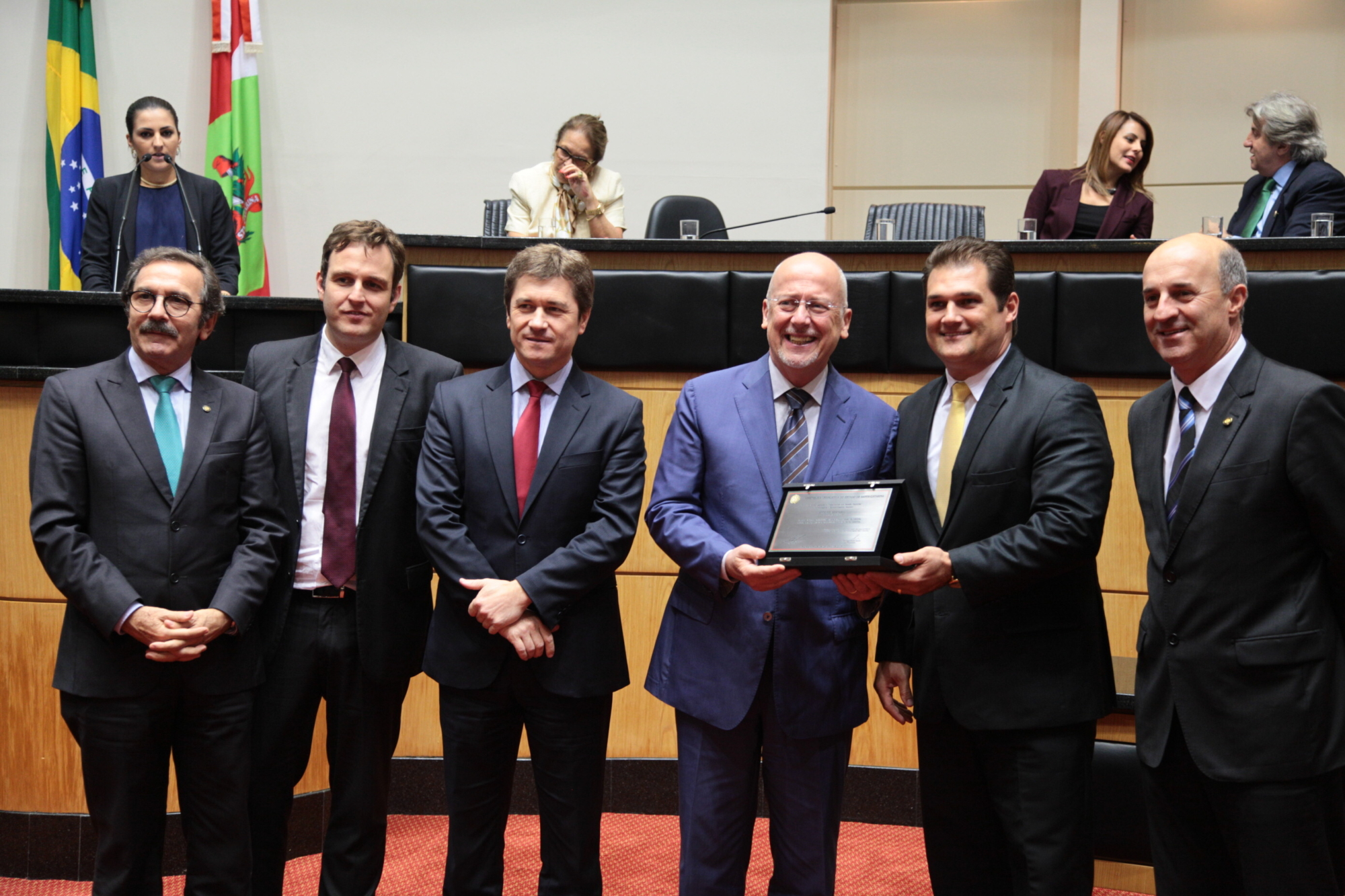 Antonio Bernardini, embaixador da Itália no Brasil, recebe homenagem dos parlamentares